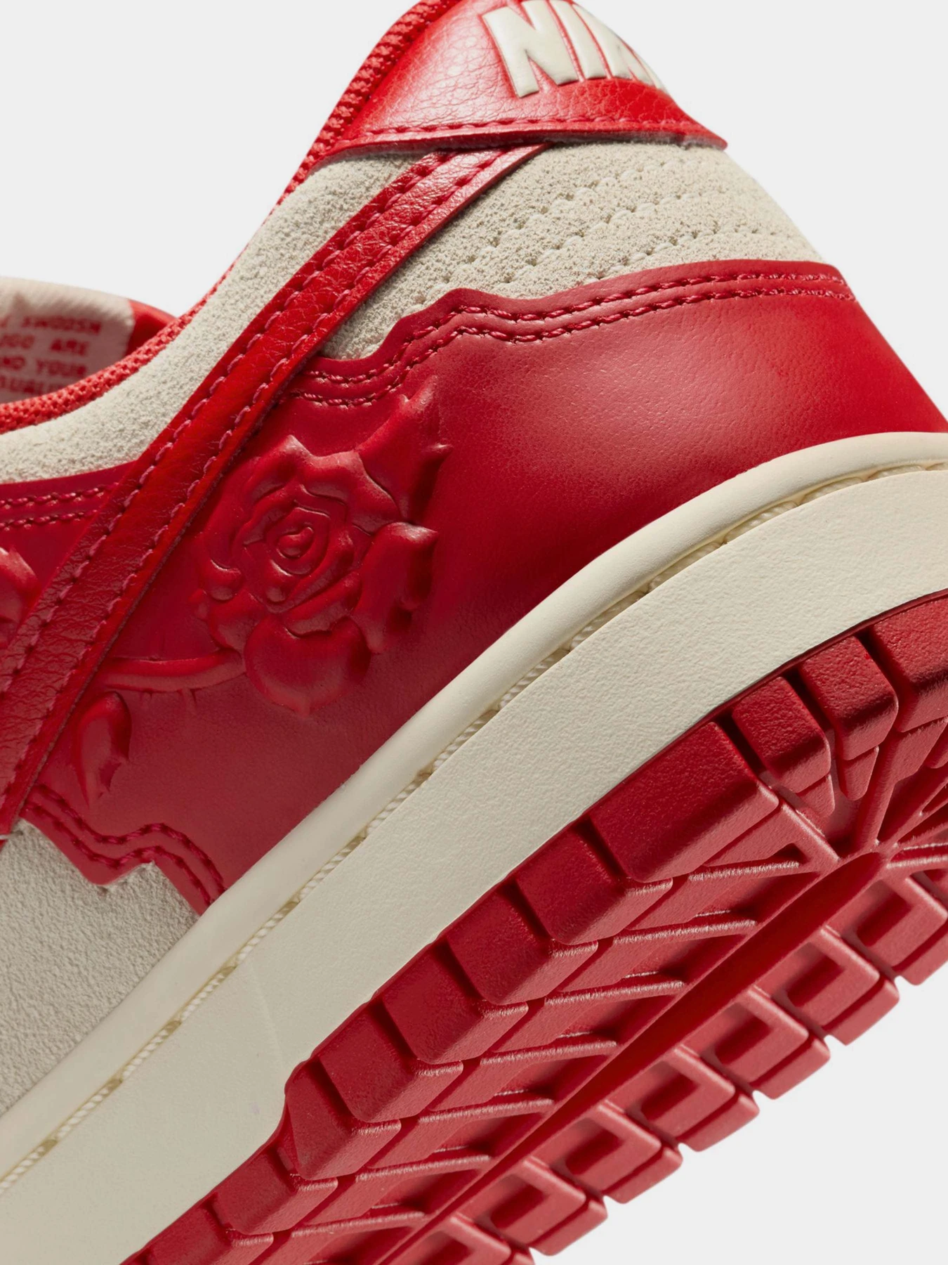 Кеды NIKE DUNK LOW модель HF1986-100 Кеды NIKE DUNK LOW модель HF1986-100 Фото