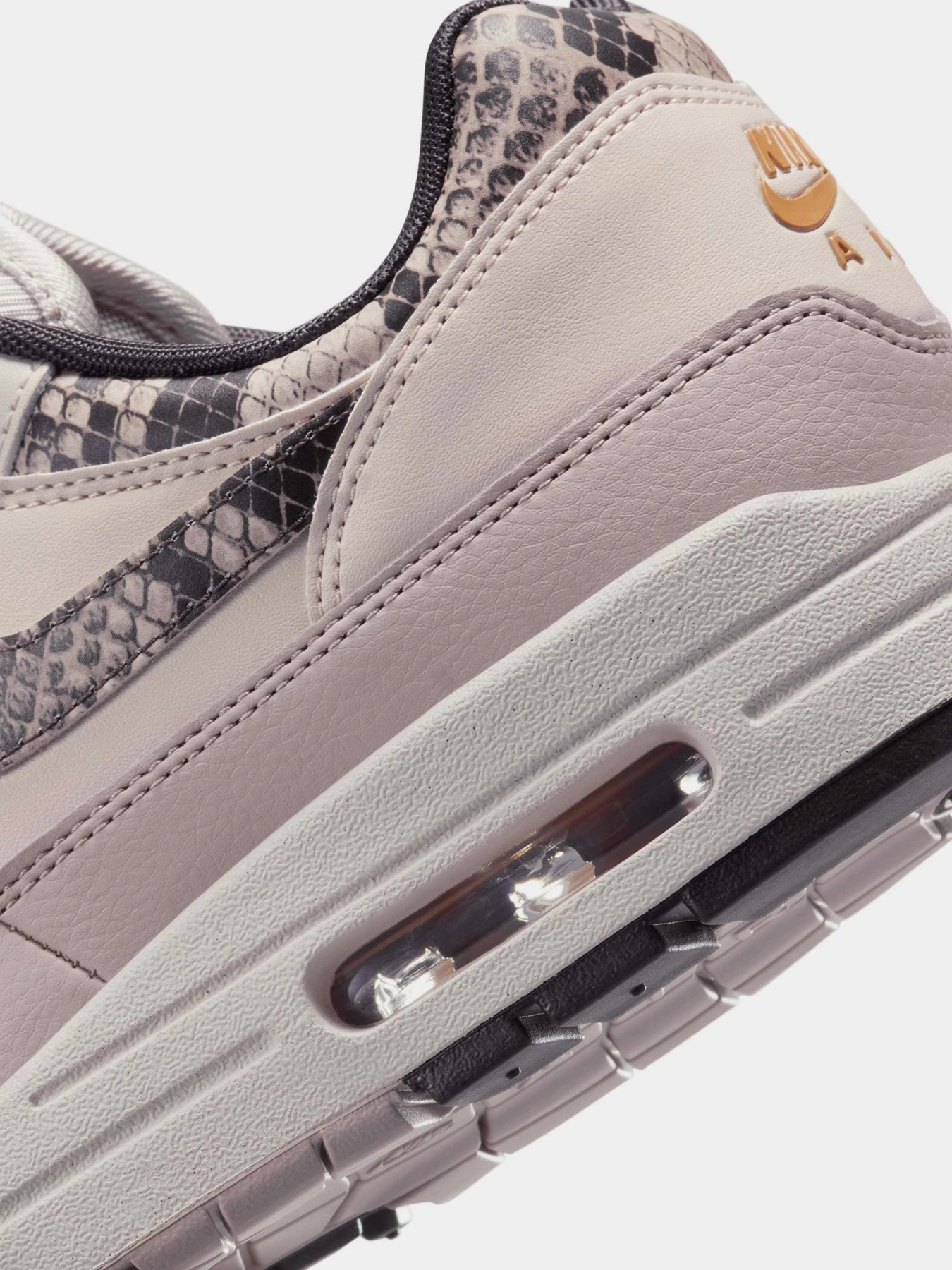 Кроссовки NIKE AIR MAX 1 SNAKESKIN модель HF5338-100 Фото