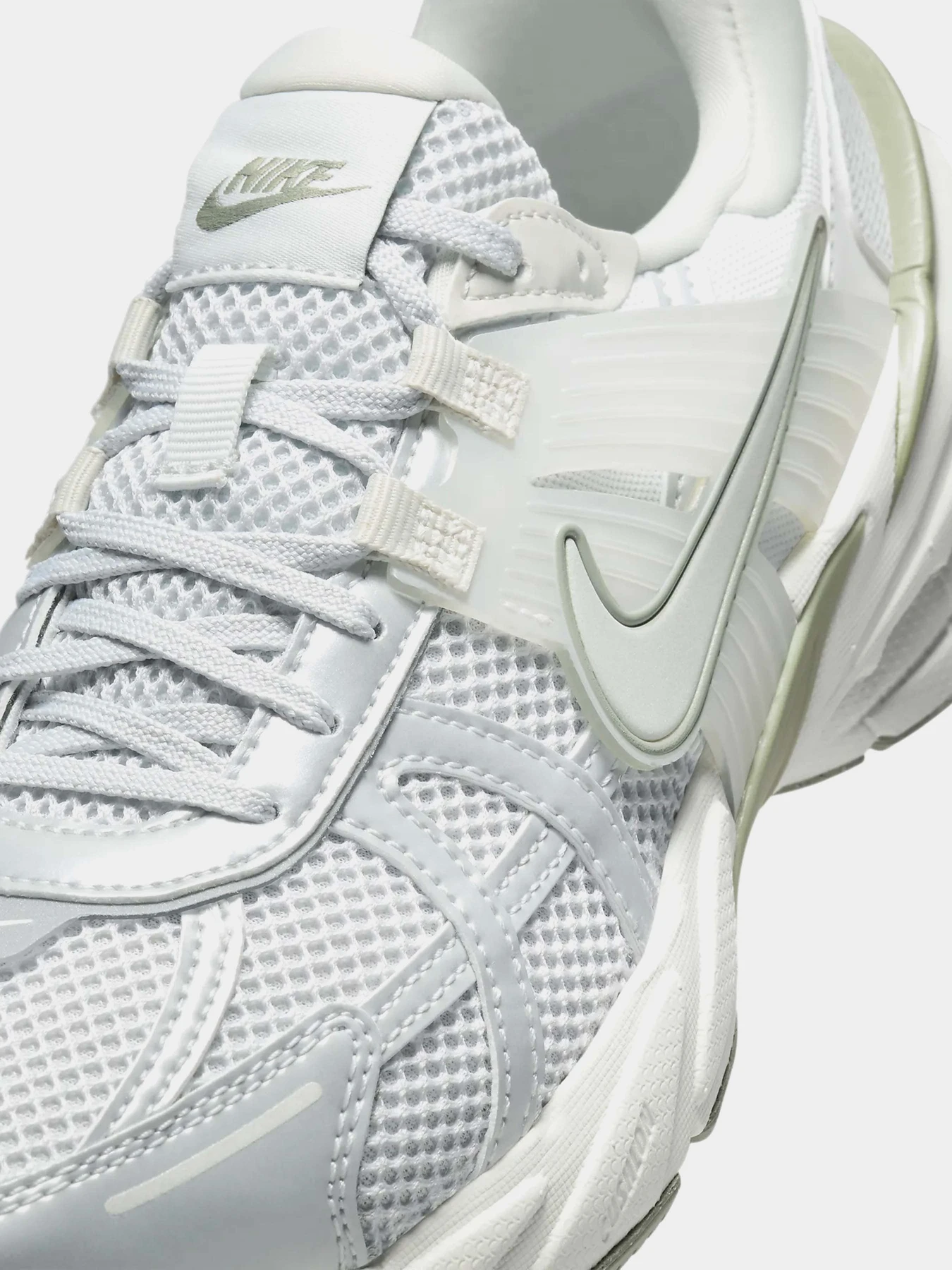 Кросівки NIKE V2K RUN модель FD0736-006 Фото