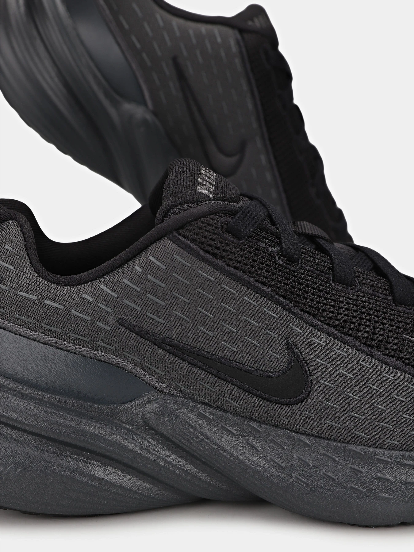 Кроссовки NIKE UPLIFT SC модель IB2766-001 Фото