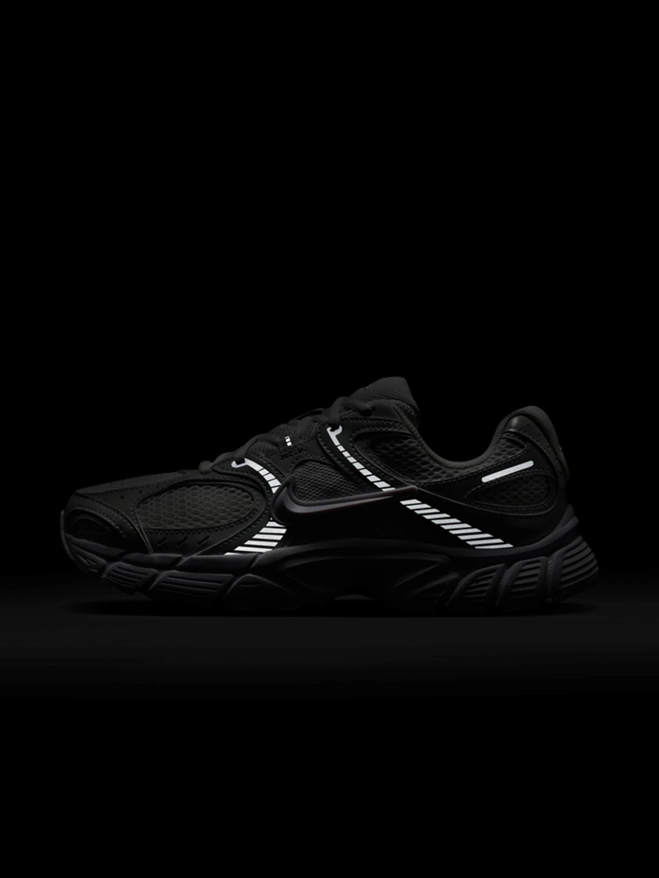 Кросівки NIKE V5 RNR модель HQ7901-101 Фото