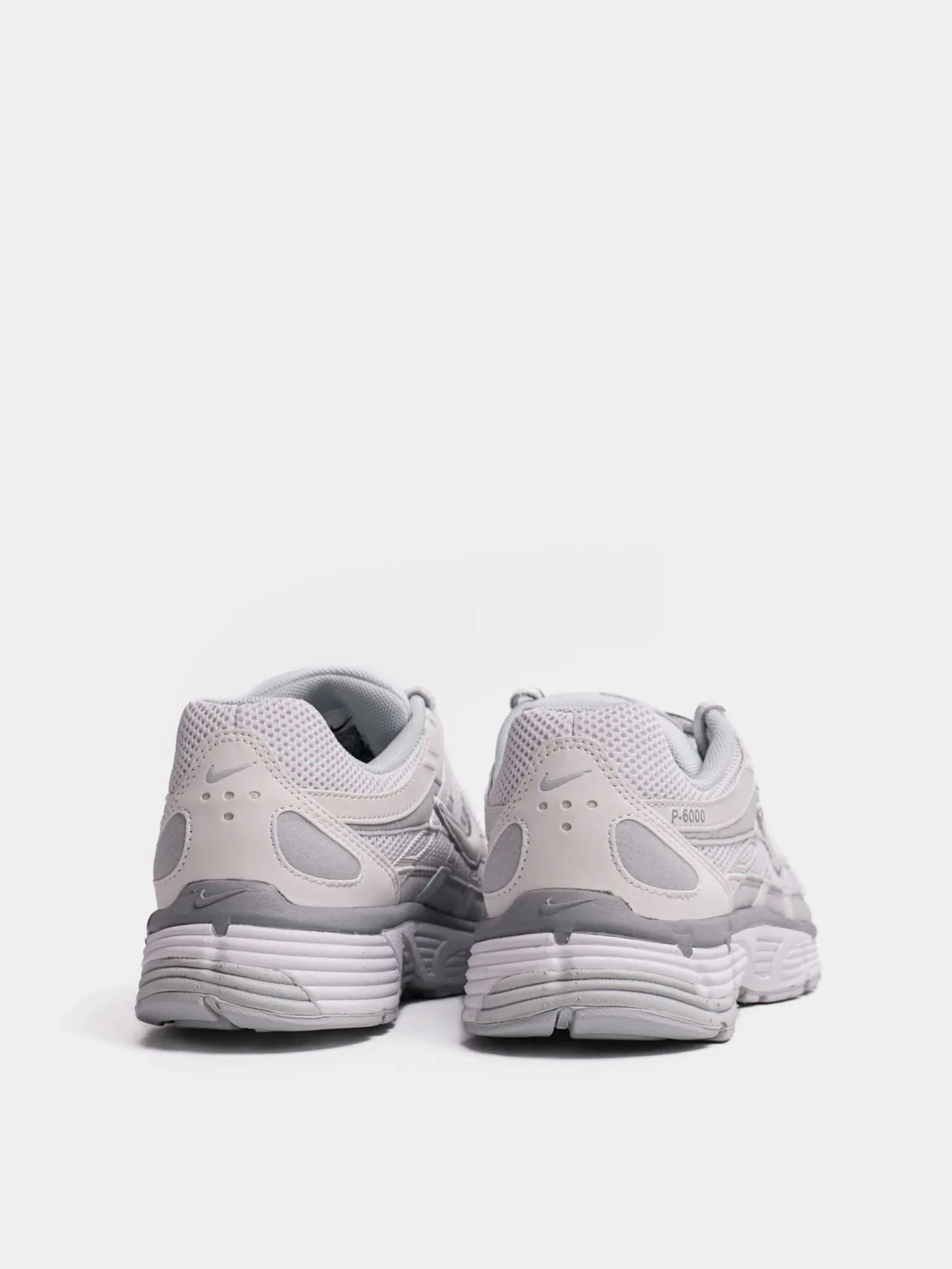 Кросівки NIKE P-6000 модель FV6603-101 Фото
