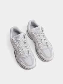 Кросівки NIKE P-6000 модель FV6603-101 Фото