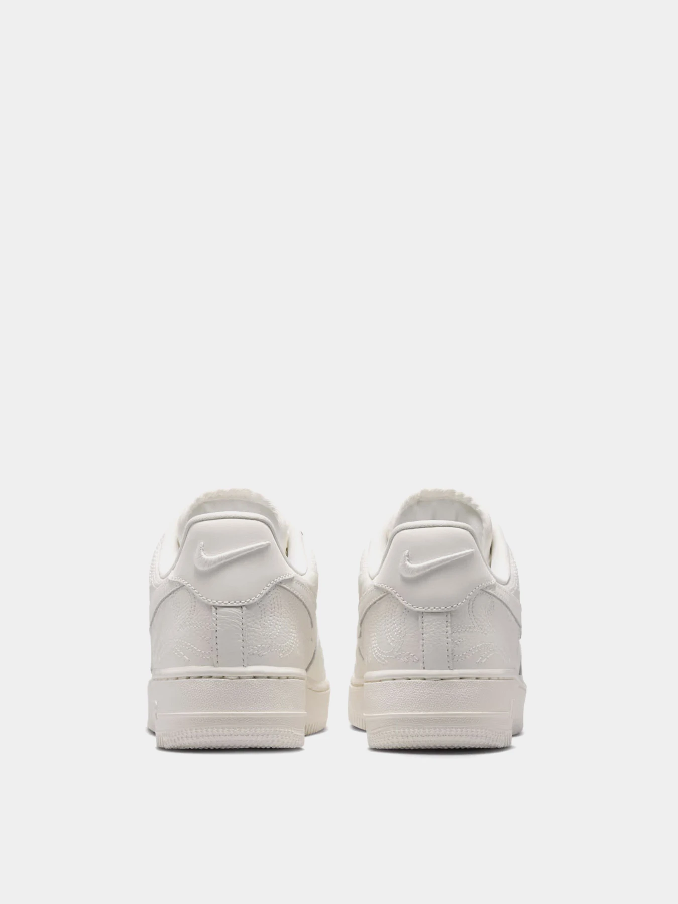 Кроссовки NIKE AIR FORCE 1 07 PREM+ модель IO4842-100 Фото
