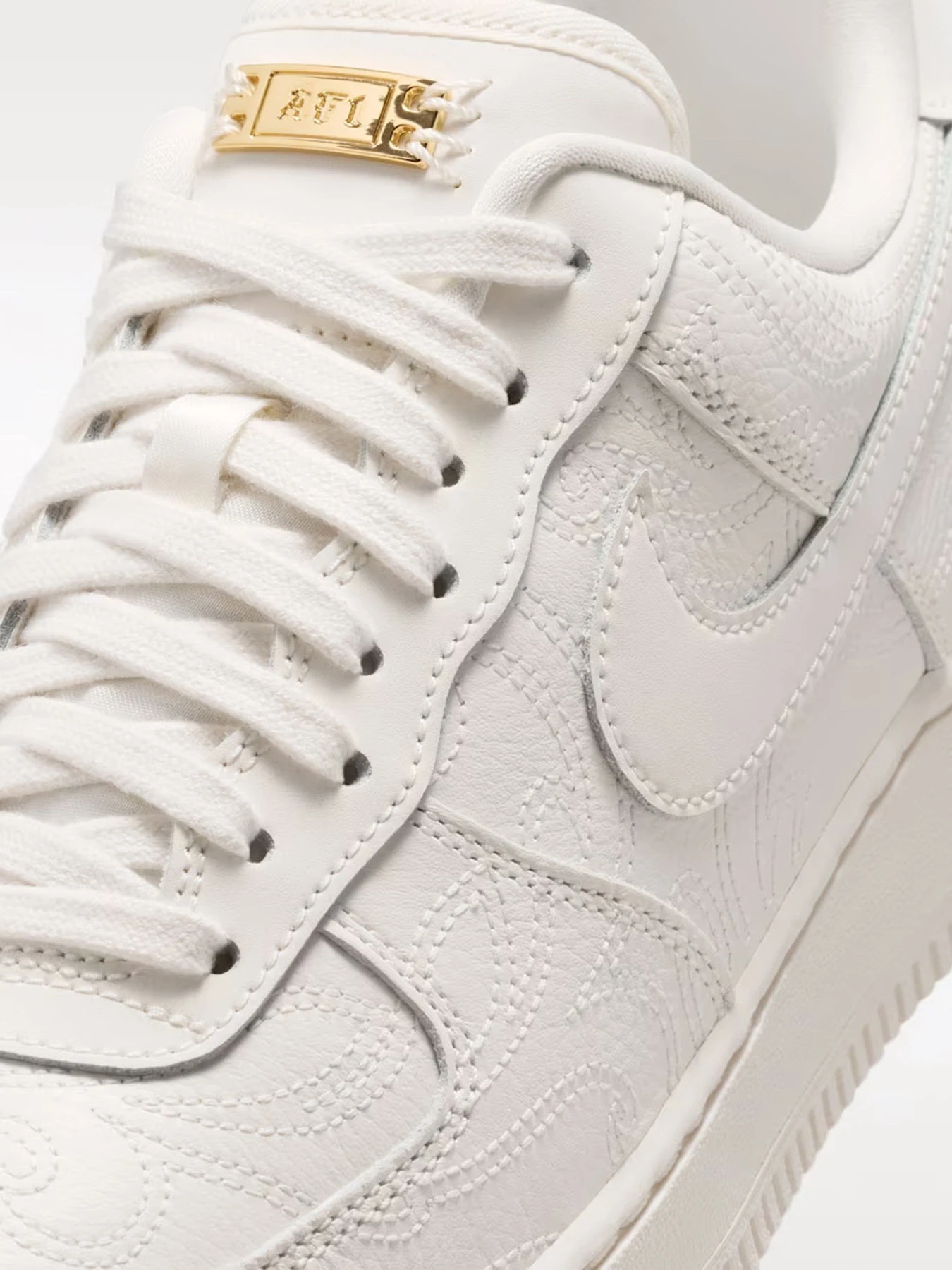 Кроссовки NIKE AIR FORCE 1 07 PREM+ модель IO4842-100 Фото
