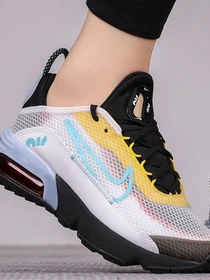 Кросівки NIKE Air Max 2090 модель CJ4066-103 Фото