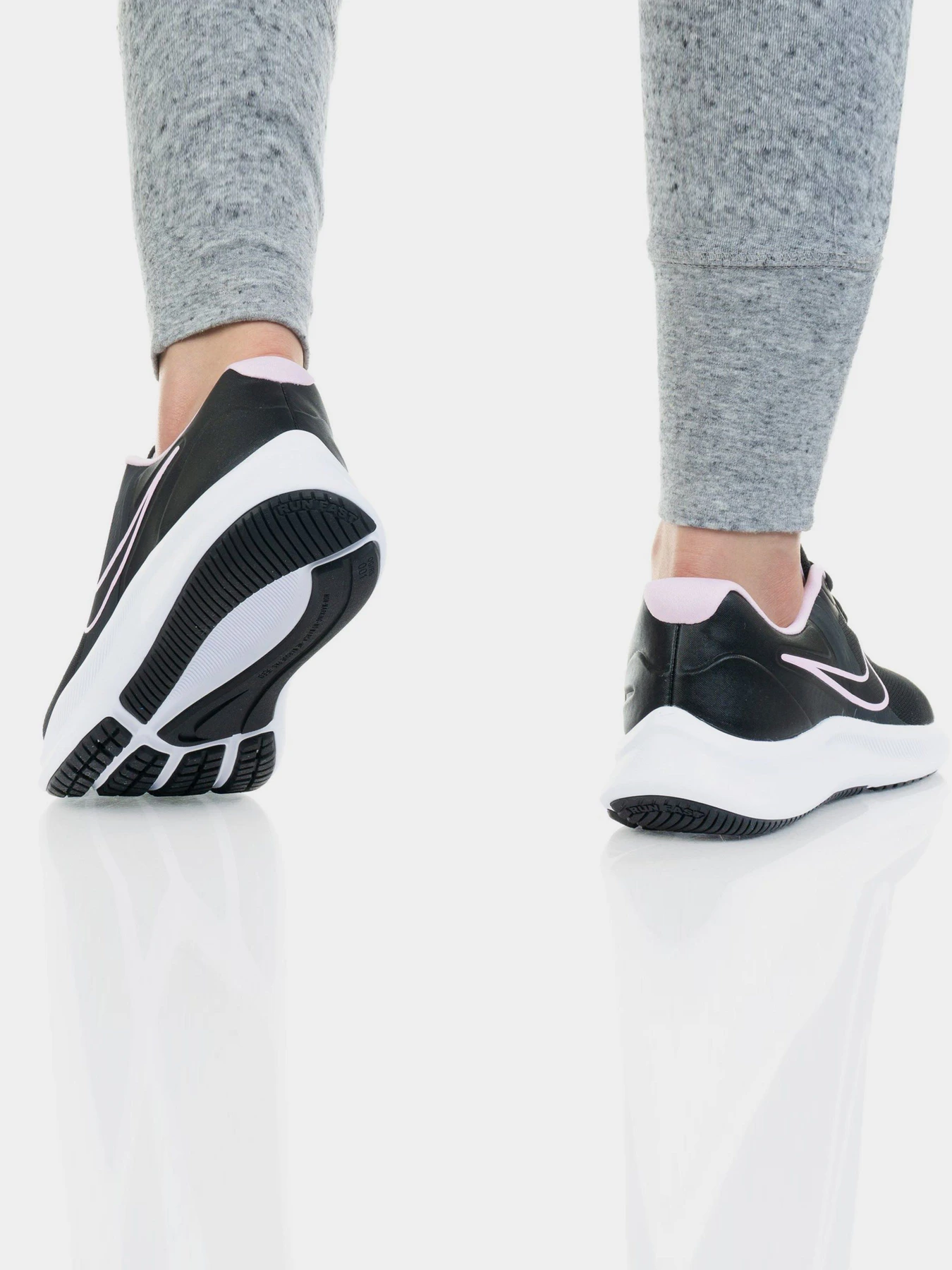 Кросівки NIKE Star Runner 3 модель DA2776-002 Фото