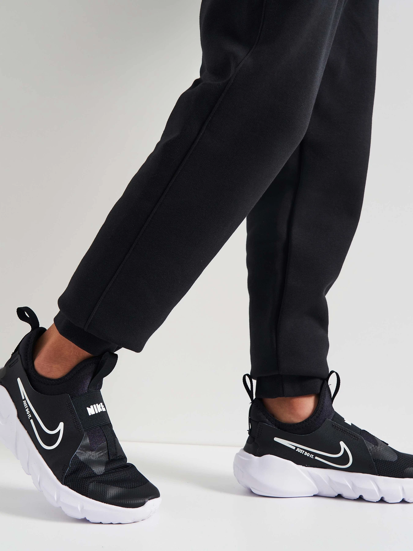 Кроссовки NIKE FLEX RUNNER 2 модель DJ6040-002 Фото