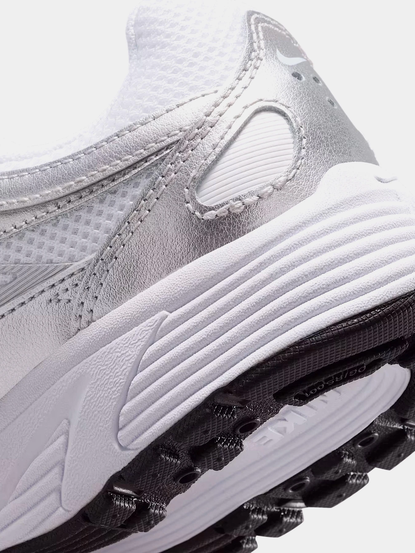 Кроссовки NIKE P-6000 модель HV5064-101 Кроссовки NIKE P-6000 модель HV5064-101 Фото