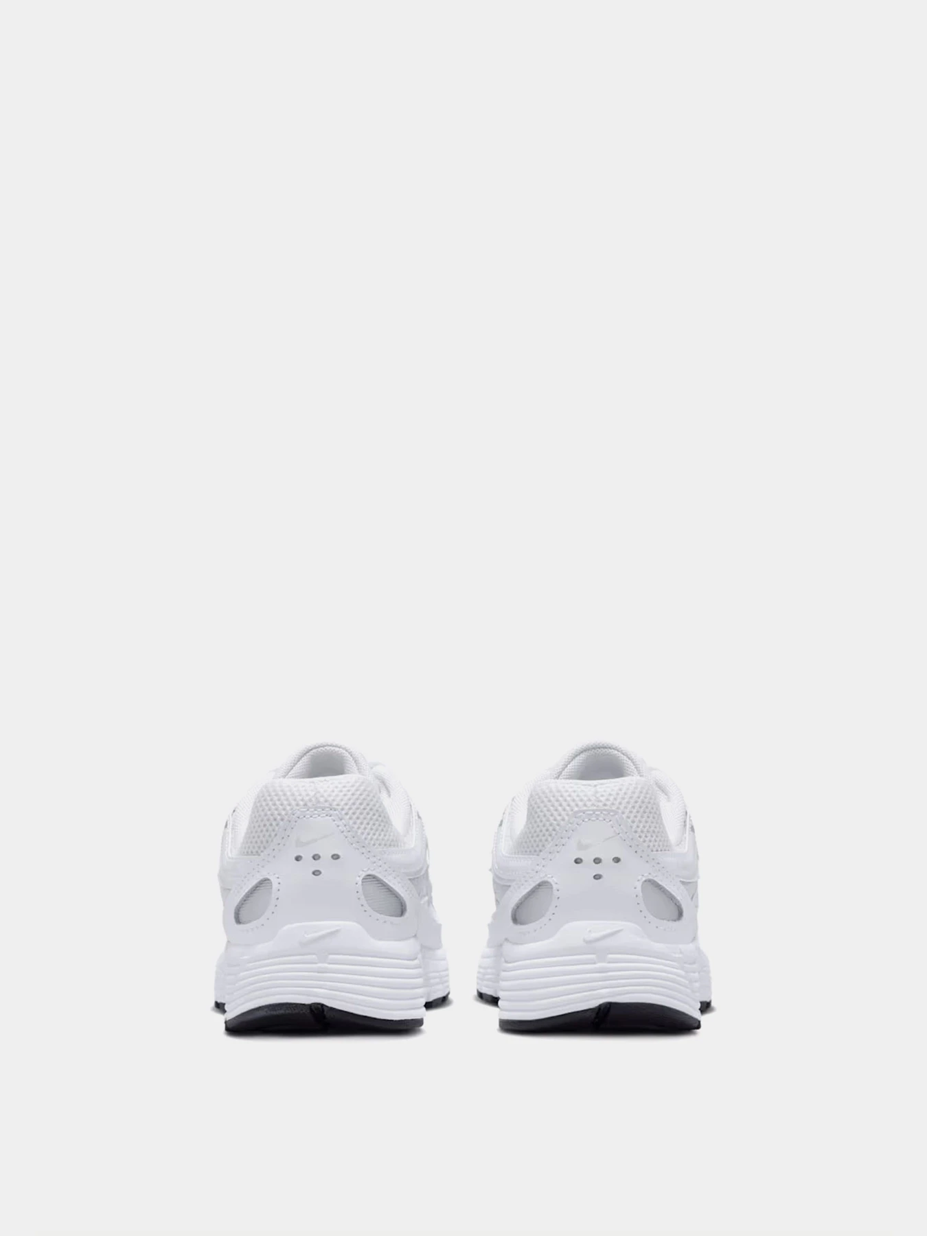 Кросівки NIKE P-6000 модель HV5064-017 Фото