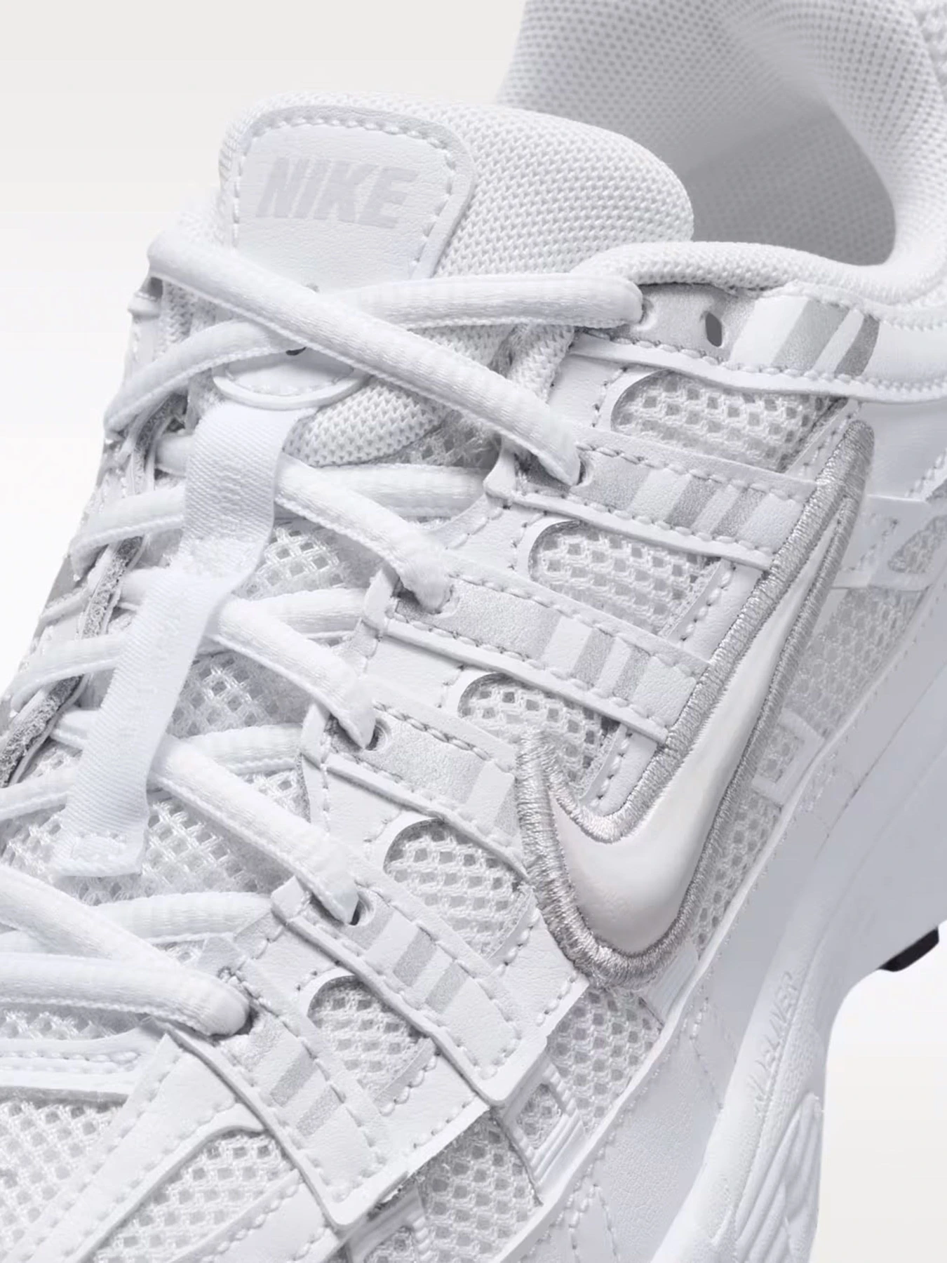 Кросівки NIKE P-6000 модель HV5064-017 Фото