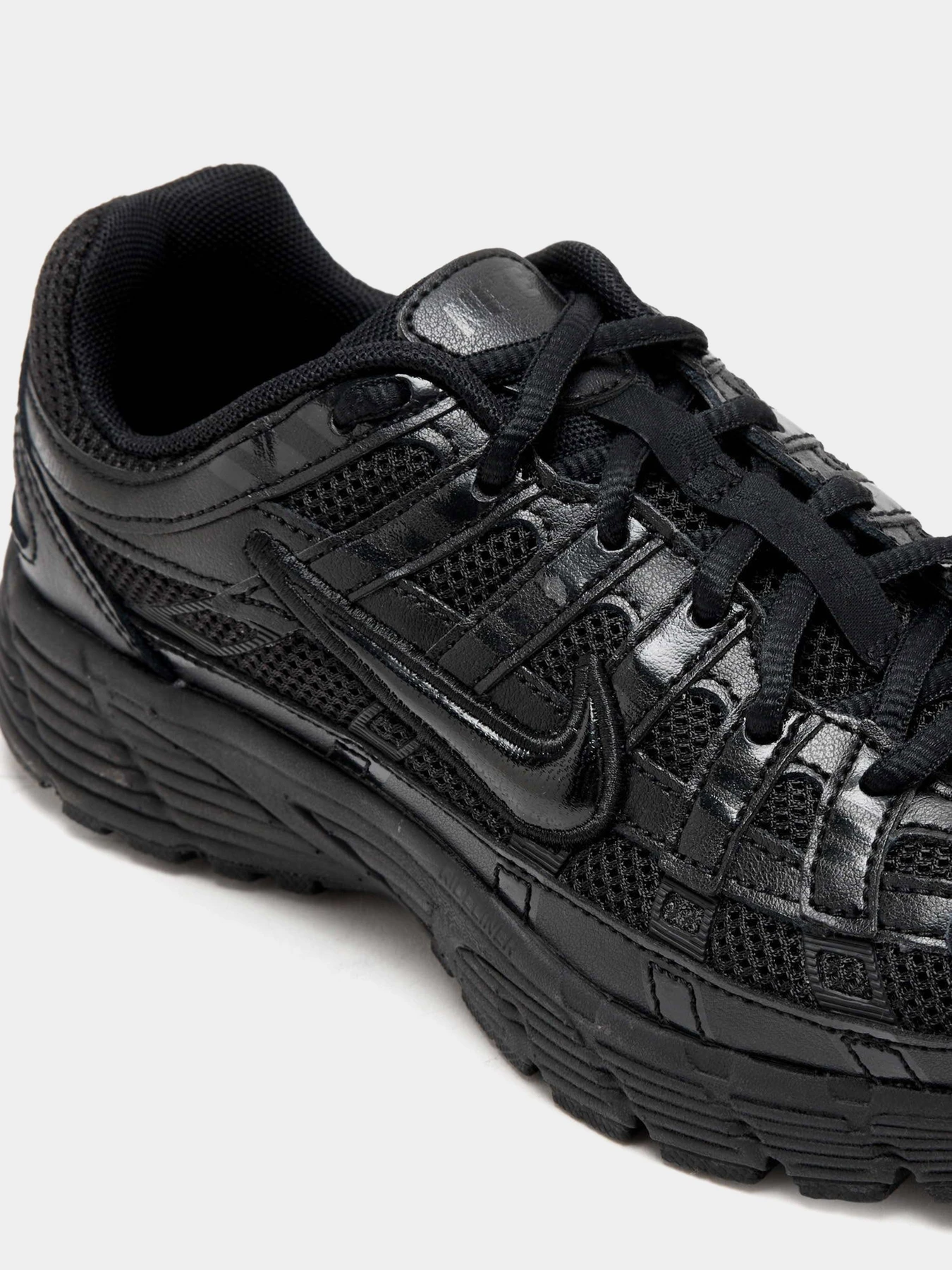 Кросівки NIKE P-6000 модель HV5064-012 Фото
