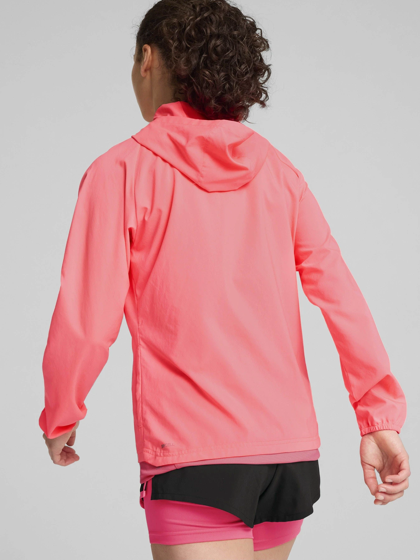 Куртки та дублянки PUMA RUN FAV HOOD WOVEN модель 52317299 Куртки та дублянки PUMA RUN FAV HOOD WOVEN модель 52317299 Фото