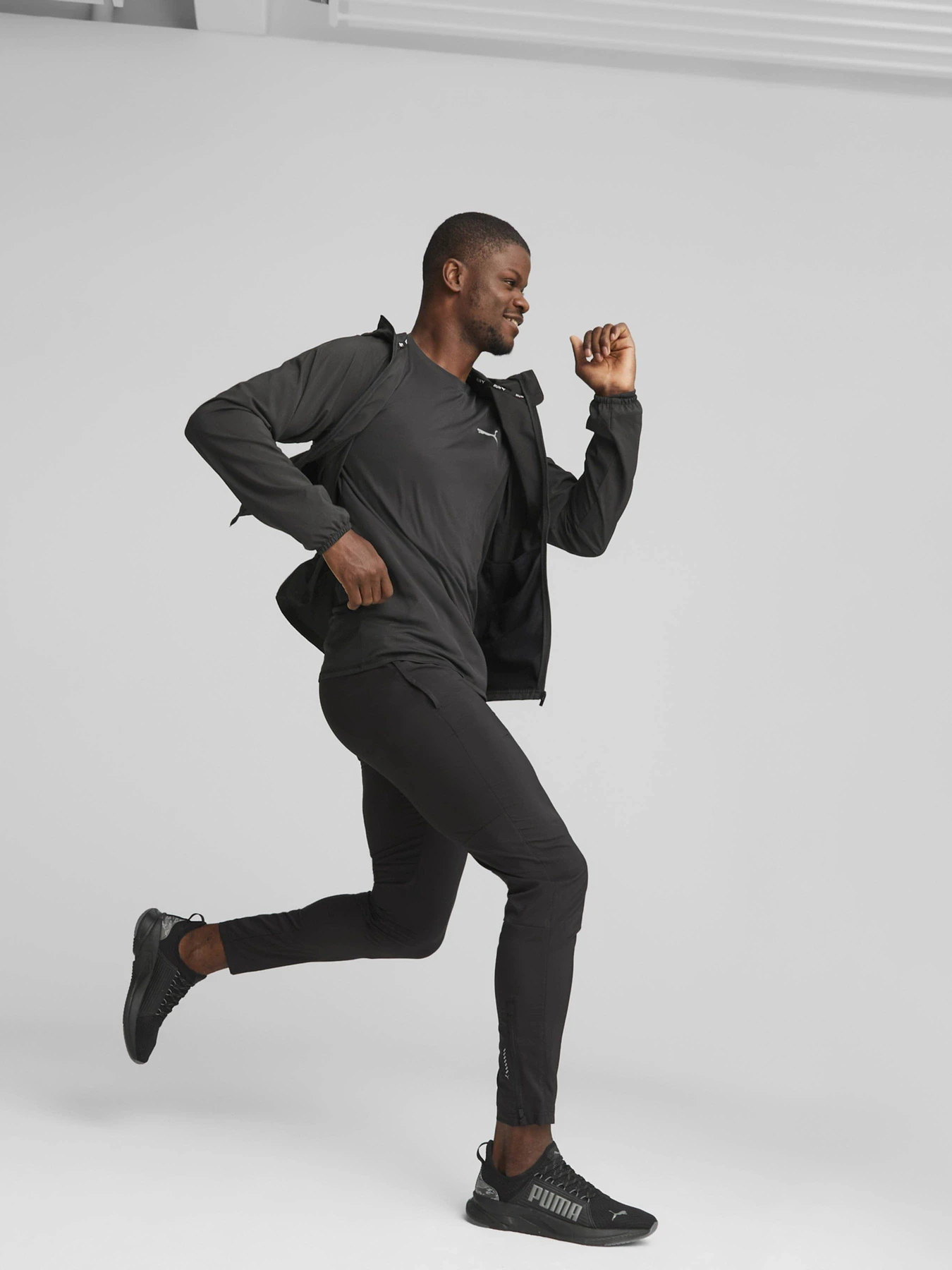 Куртки и дубленки PUMA RUN FAVOURITE модель 52315401 Куртки и дубленки PUMA RUN FAVOURITE модель 52315401 Фото