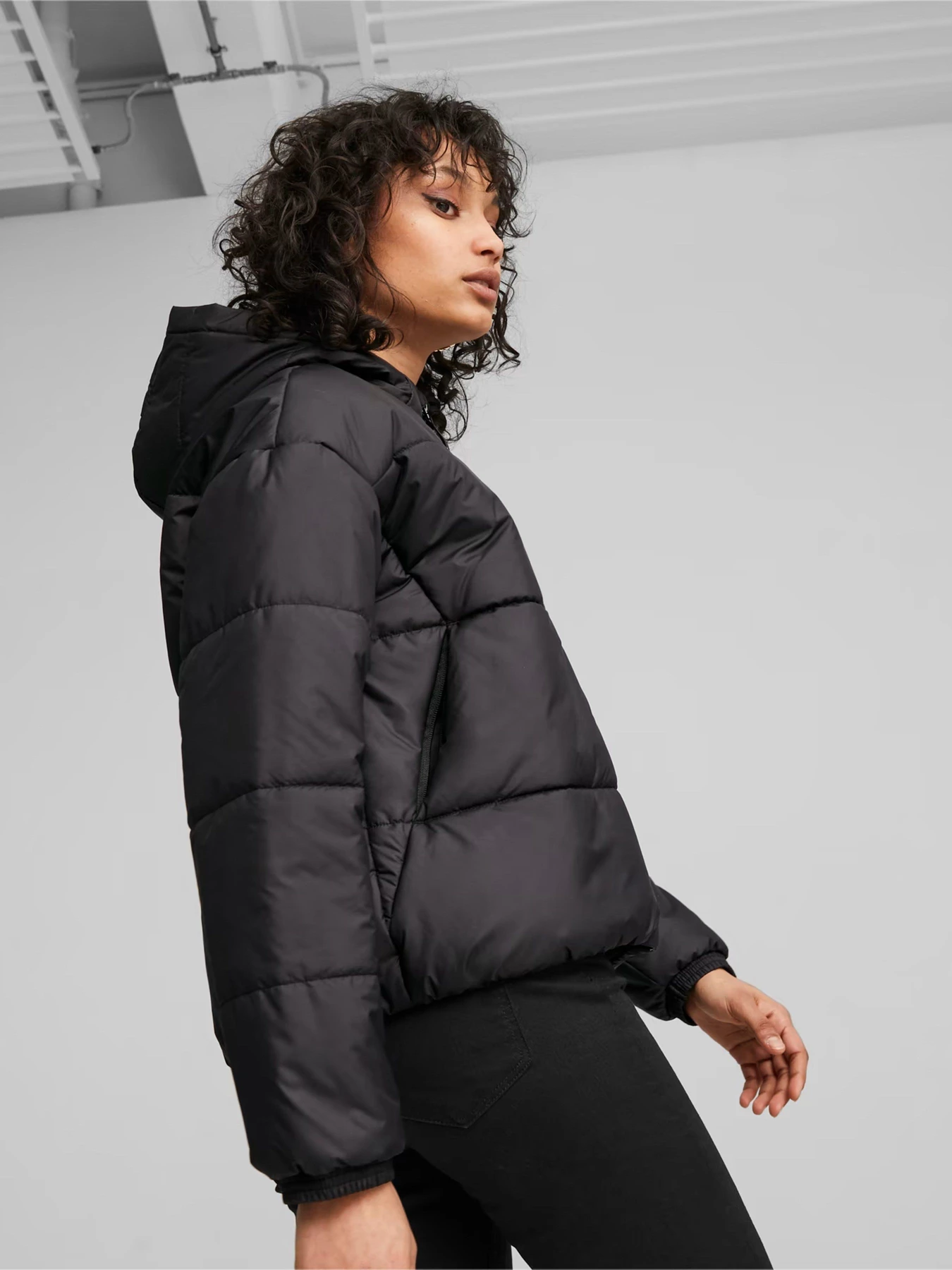 Куртки и дубленки PUMA Classics Padded модель 62169201 Фото