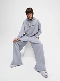 Брюки PUMA CLASSICS+ RELAXED модель 62427463 Фото