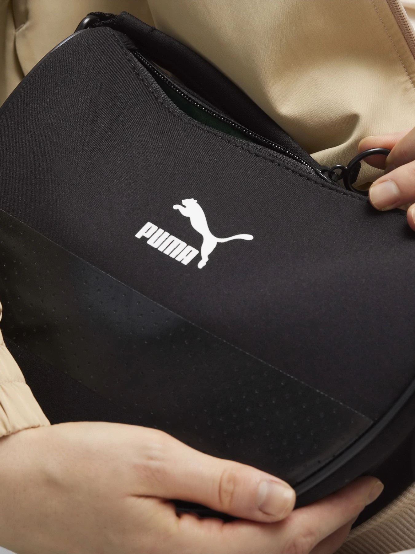 Сумки PUMA CLASSICS SEAS. HALF MOON модель 09038201 Фото