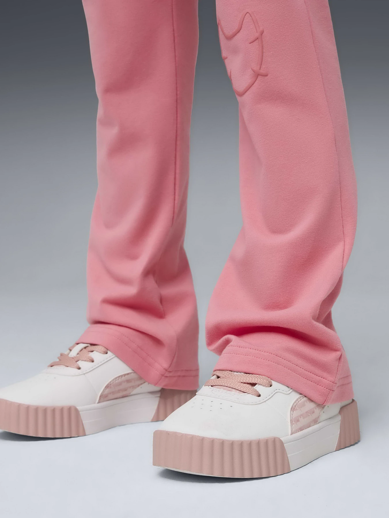 Кеды PUMA CARINA 3.0 GABBY'S DOLLHOUSE модель 40577501 Кеды PUMA CARINA 3.0 GABBY'S DOLLHOUSE модель 40577501 Фото