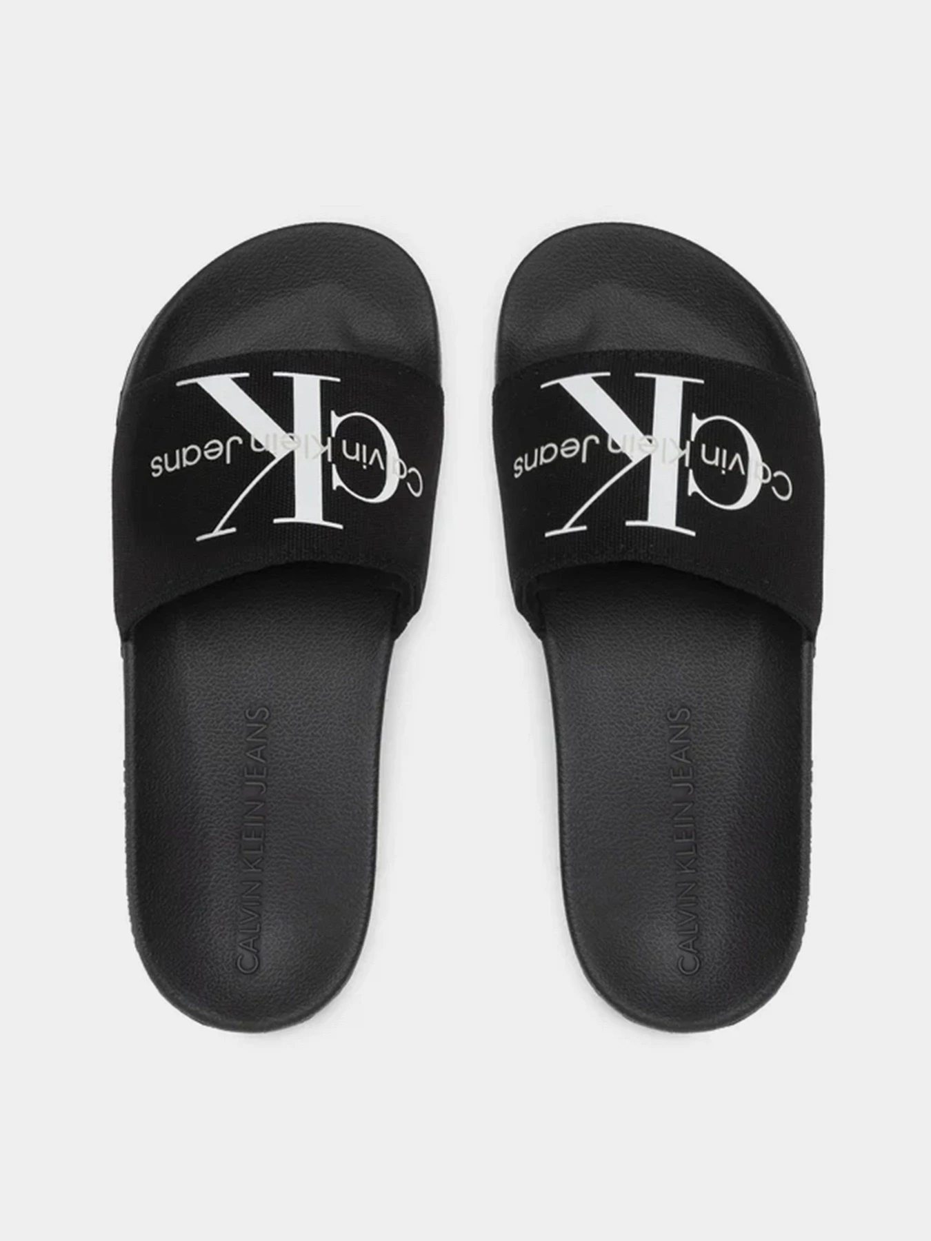 Шлёпанцы Calvin Klein Slide Monogram Co модель YW0YW00103-BDS Шлёпанцы Calvin Klein Slide Monogram Co модель YW0YW00103-BDS Фото