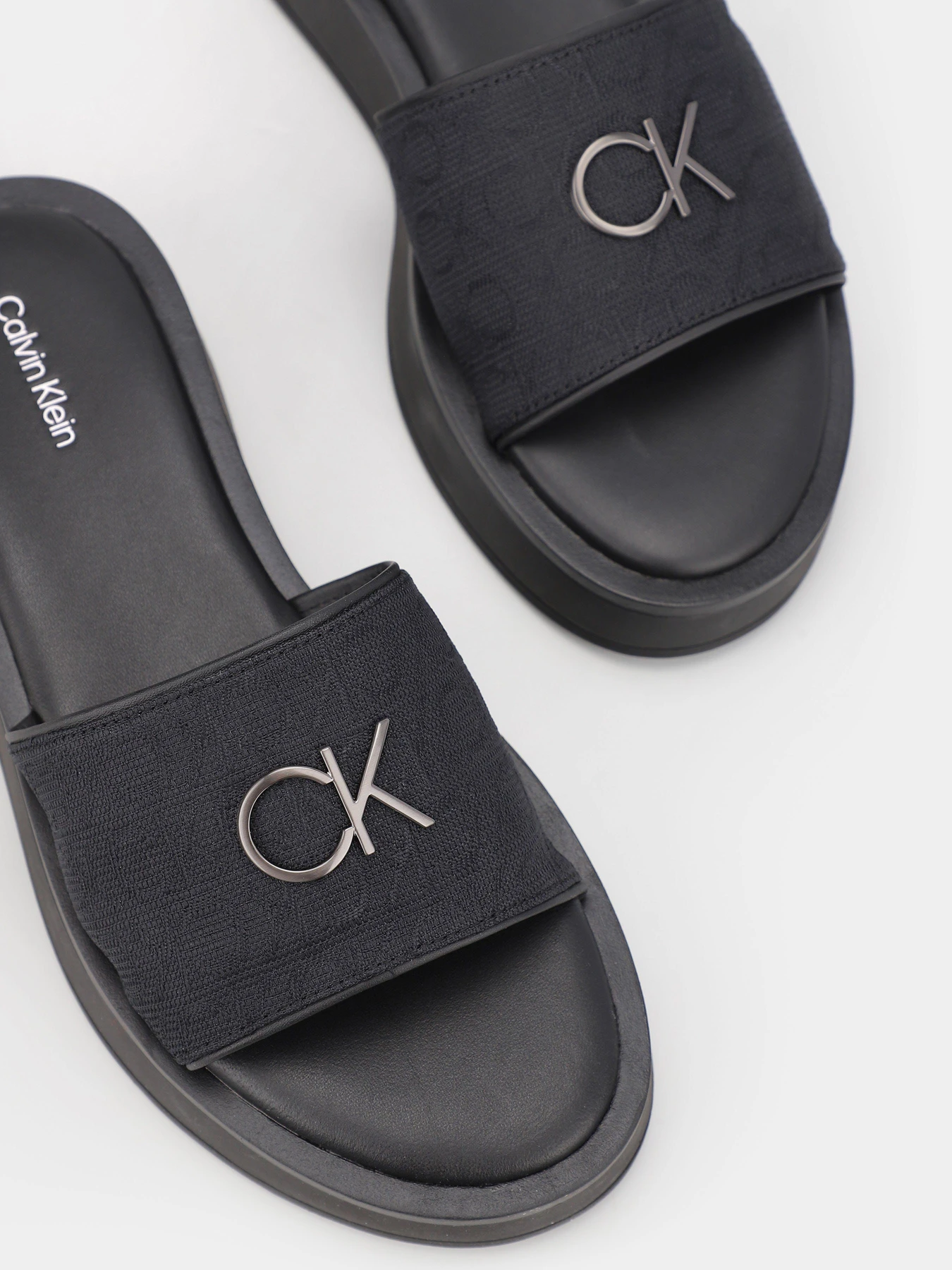 Шлёпанцы Calvin Klein Dress Flatform W/HW модель HW0HW01488-0GN Шлёпанцы Calvin Klein Dress Flatform W/HW модель HW0HW01488-0GN Фото