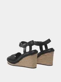 Босоніжки Calvin Klein модель HW0HW01499-BEH Фото