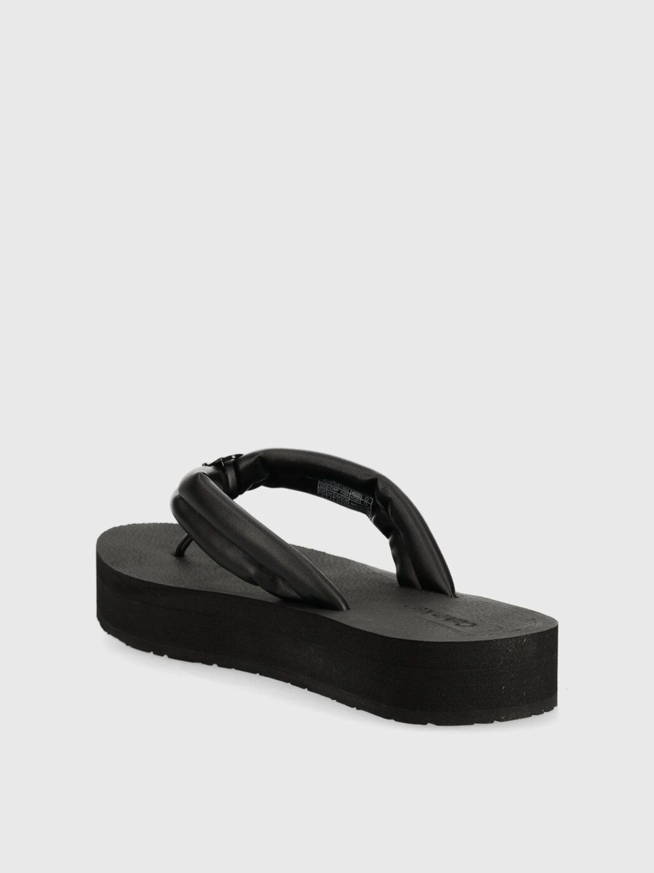 Шлёпанцы Calvin Klein модель HW0HW01503-BEH Шлёпанцы Calvin Klein модель HW0HW01503-BEH Фото