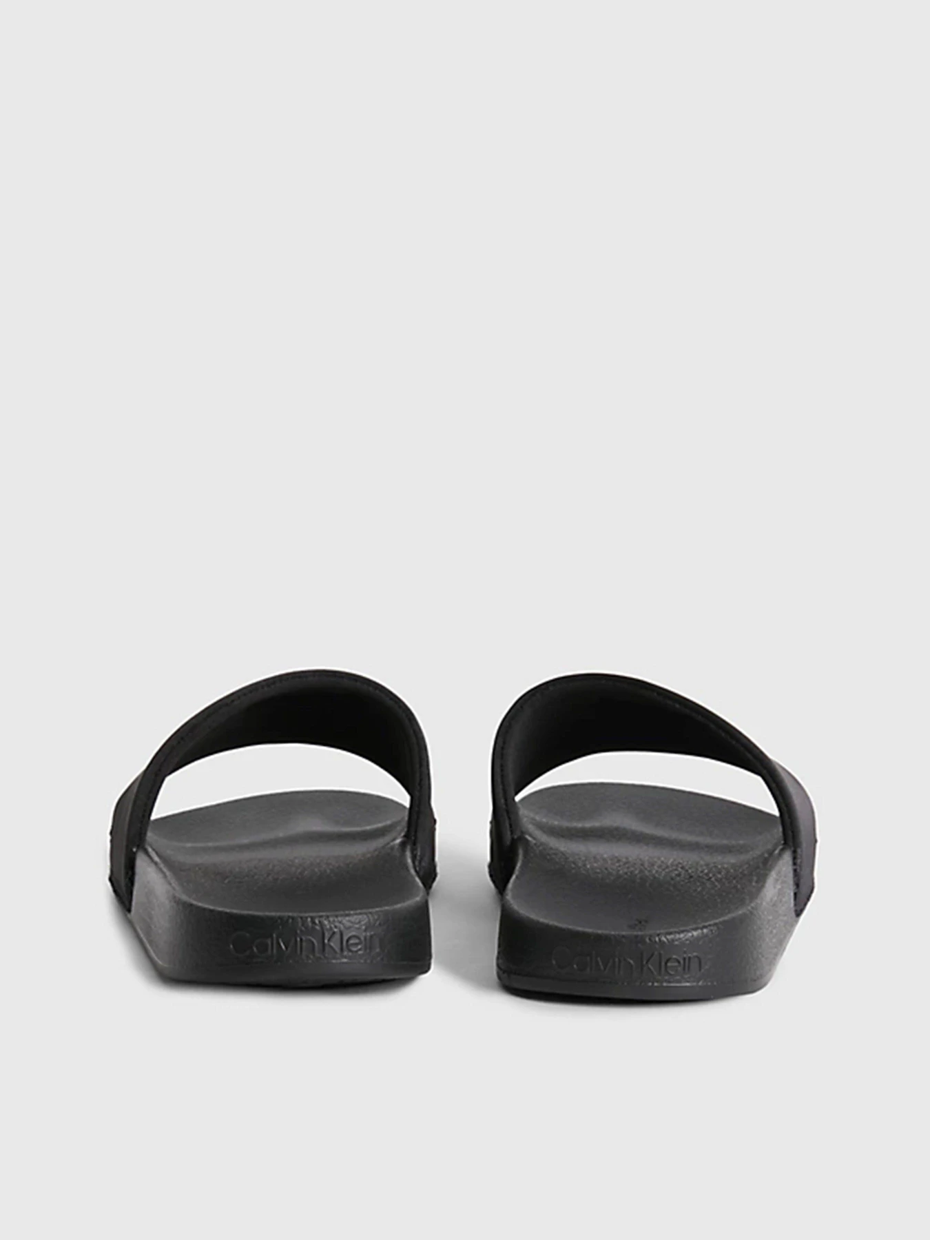 Шлёпанцы Calvin Klein модель HW0HW01508-0GM Шлёпанцы Calvin Klein модель HW0HW01508-0GM Фото