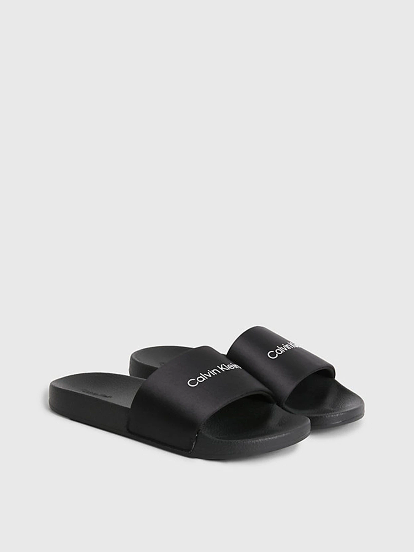 Шлёпанцы Calvin Klein модель HW0HW01508-0GM Шлёпанцы Calvin Klein модель HW0HW01508-0GM Фото
