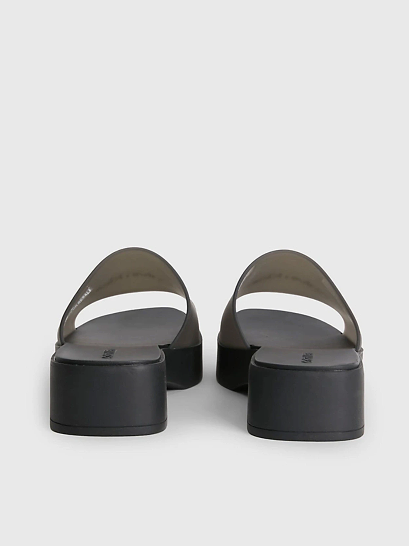 Шлёпанцы Calvin Klein Wedge Slide-Transp модель HW0HW01514-BEH Шлёпанцы Calvin Klein Wedge Slide-Transp модель HW0HW01514-BEH Фото