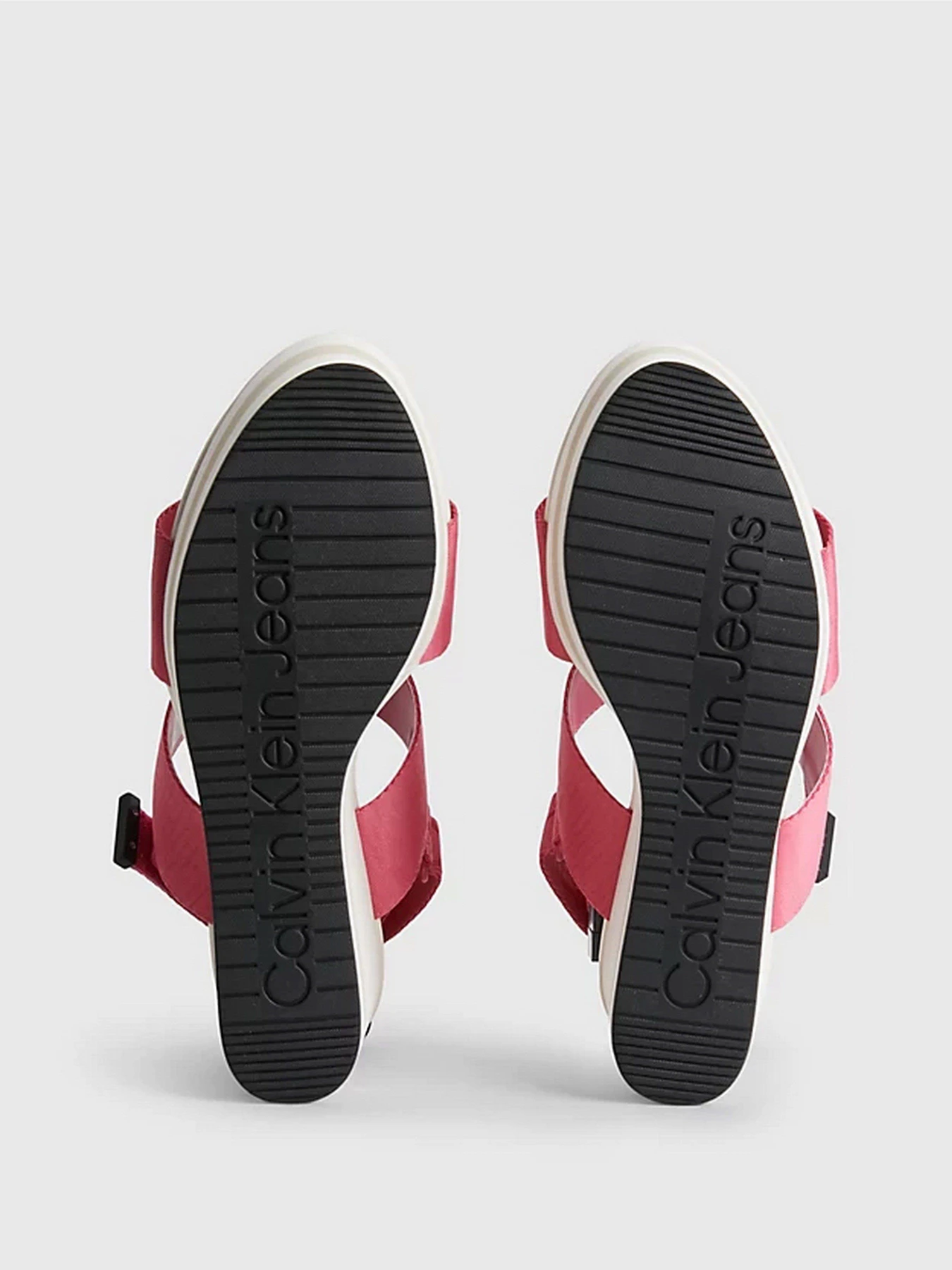 Босоножки Calvin Klein Wedge Sandal Webbing модель YW0YW00959-0J0 Босоножки Calvin Klein Wedge Sandal Webbing модель YW0YW00959-0J0 Фото