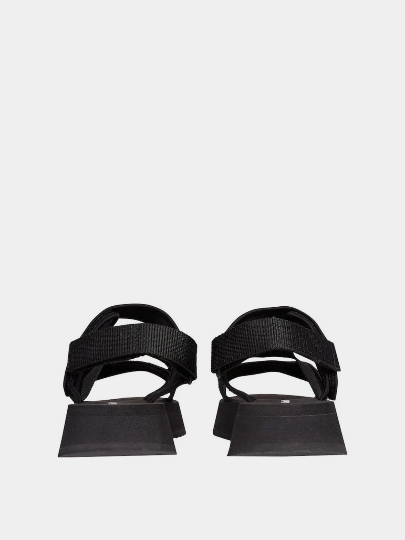 Сандалии Calvin Klein Prefresato Sandal Bagde модель YW0YW00967-BDS Сандалии Calvin Klein Prefresato Sandal Bagde модель YW0YW00967-BDS Фото
