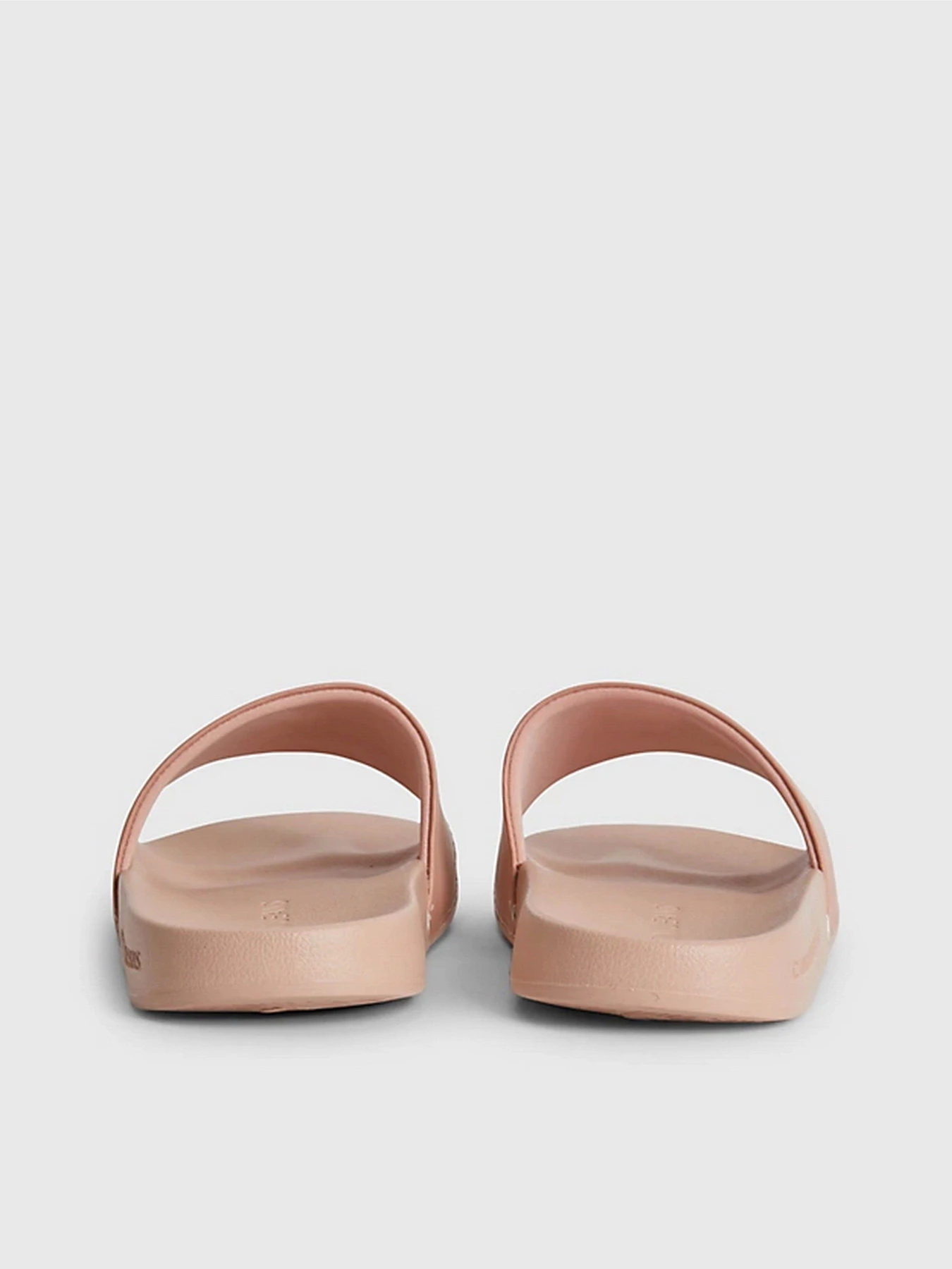 Шлёпанцы Calvin Klein Logo-Slippers модель YW0YW01000-0J1 Шлёпанцы Calvin Klein Logo-Slippers модель YW0YW01000-0J1 Фото