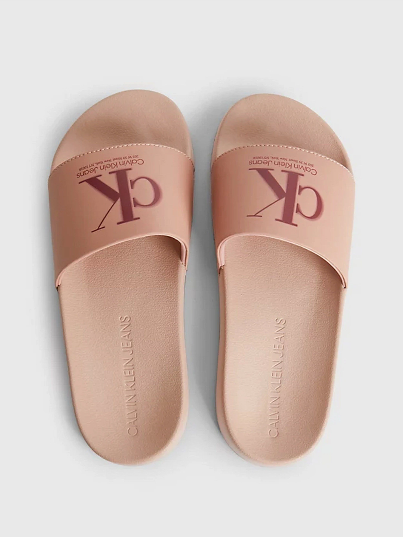 Шлёпанцы Calvin Klein Logo-Slippers модель YW0YW01000-0J1 Шлёпанцы Calvin Klein Logo-Slippers модель YW0YW01000-0J1 Фото