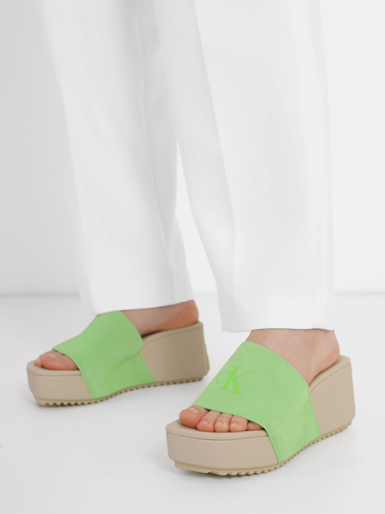 Шльопанці Calvin Klein Wedge Block Sandal Su Con модель YW0YW01015-ZAA Шльопанці Calvin Klein Wedge Block Sandal Su Con модель YW0YW01015-ZAA Фото