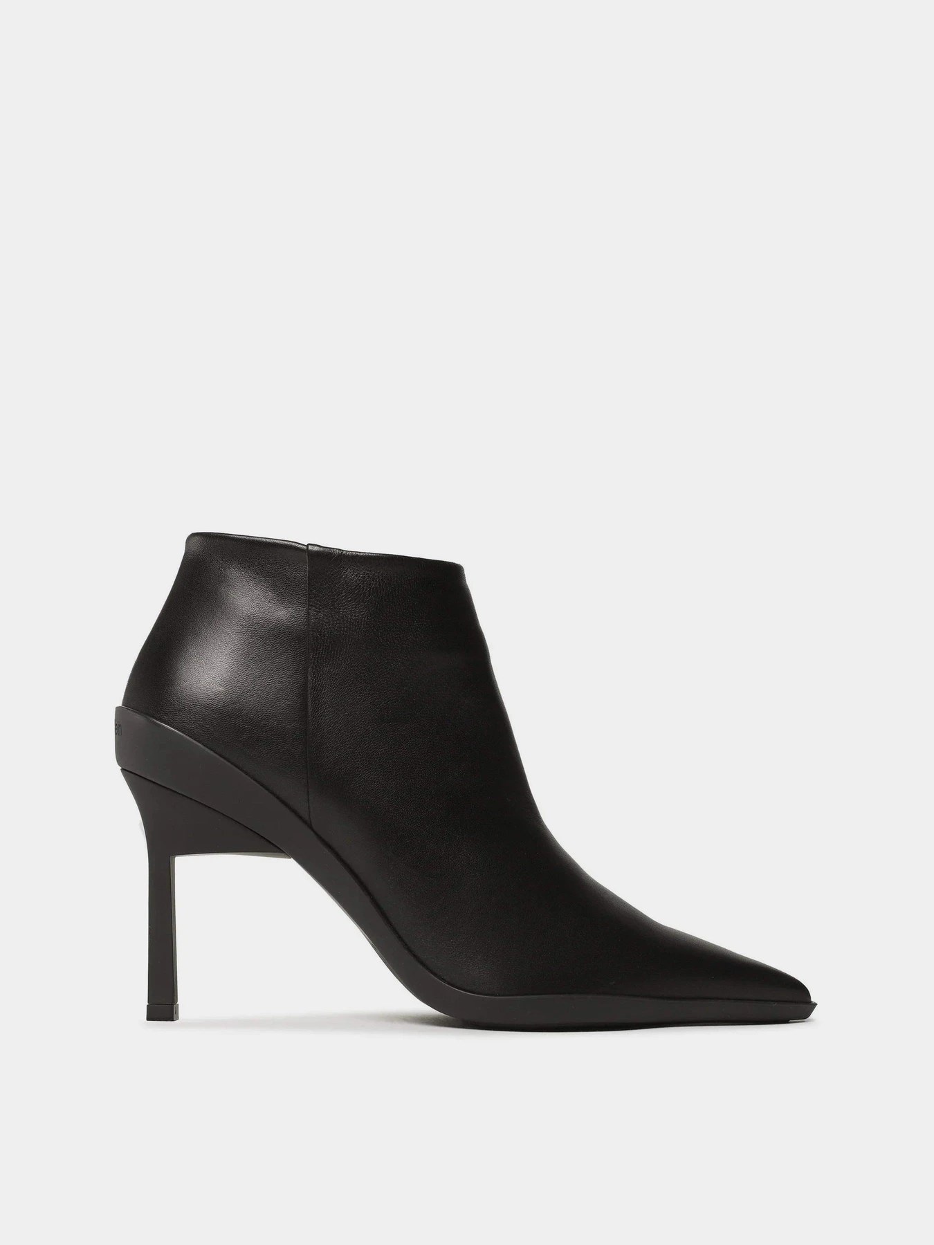 Черевики та чоботи Calvin Klein Wrap Stiletto Ankle Boot 90Hh модель HW0HW01600-BEH Черевики та чоботи Calvin Klein Wrap Stiletto Ankle Boot 90Hh модель HW0HW01600-BEH Фото