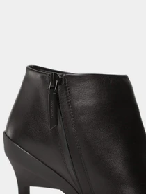 Черевики та чоботи Calvin Klein Wrap Stiletto Ankle Boot 90Hh модель HW0HW01600-BEH Фото