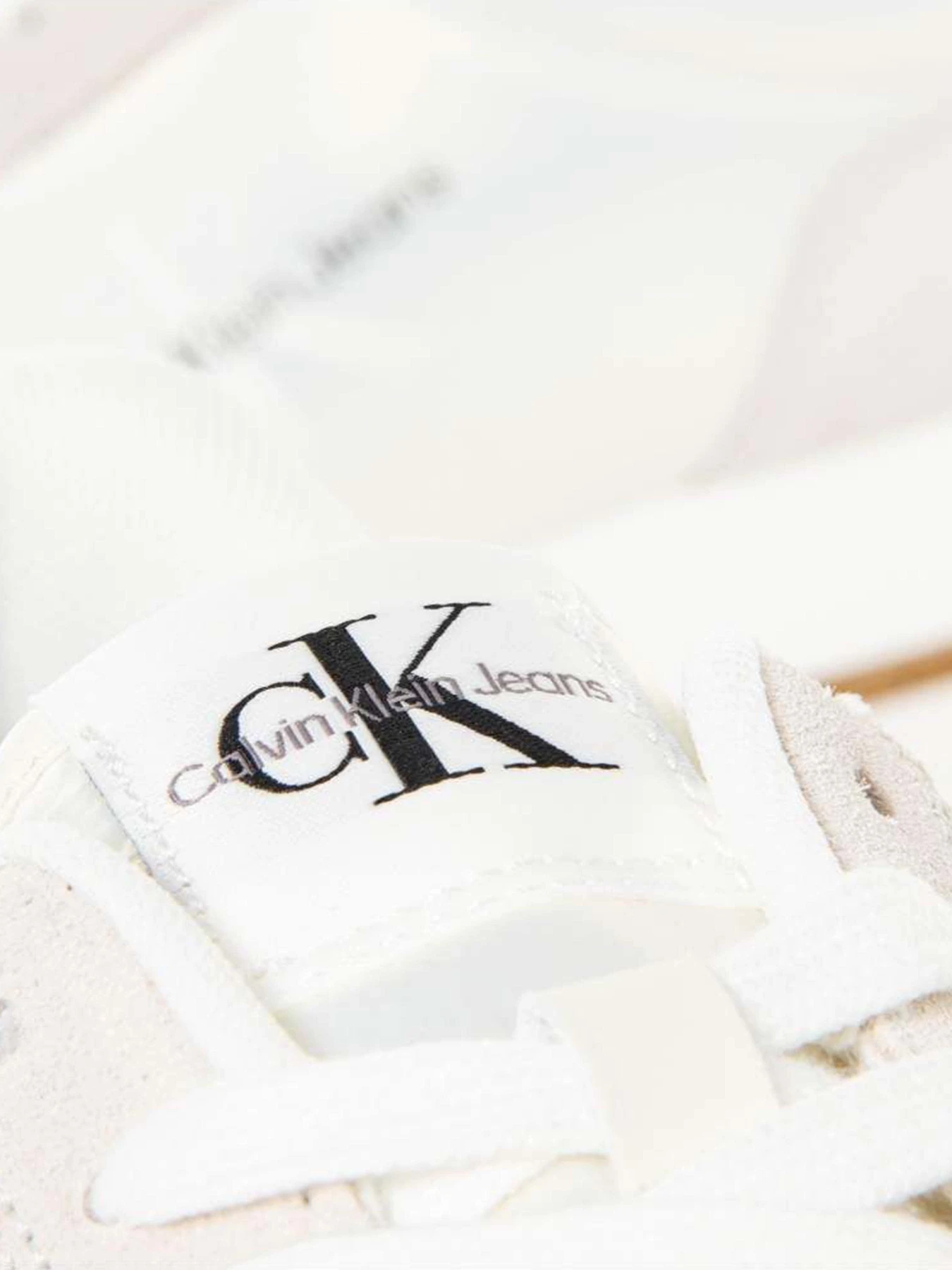 Кросівки Calvin Klein Retro Runner Sneaker модель YW0YW01056-YBI Кросівки Calvin Klein Retro Runner Sneaker модель YW0YW01056-YBI Фото