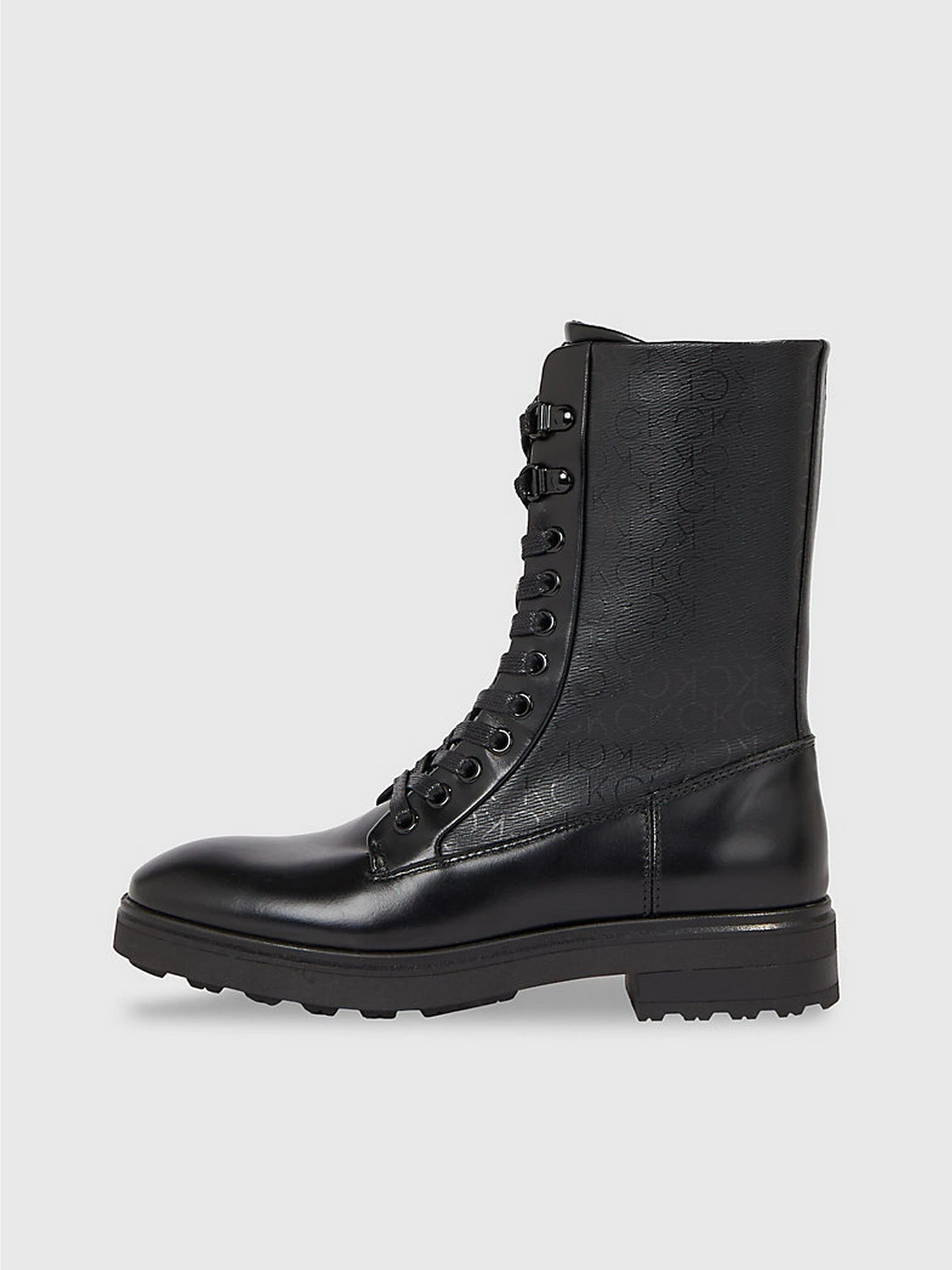 Черевики та чоботи Calvin Klein Cleat Combat Boot - Epi Mono Mix модель HW0HW01713-BEH Черевики та чоботи Calvin Klein Cleat Combat Boot - Epi Mono Mix модель HW0HW01713-BEH Фото