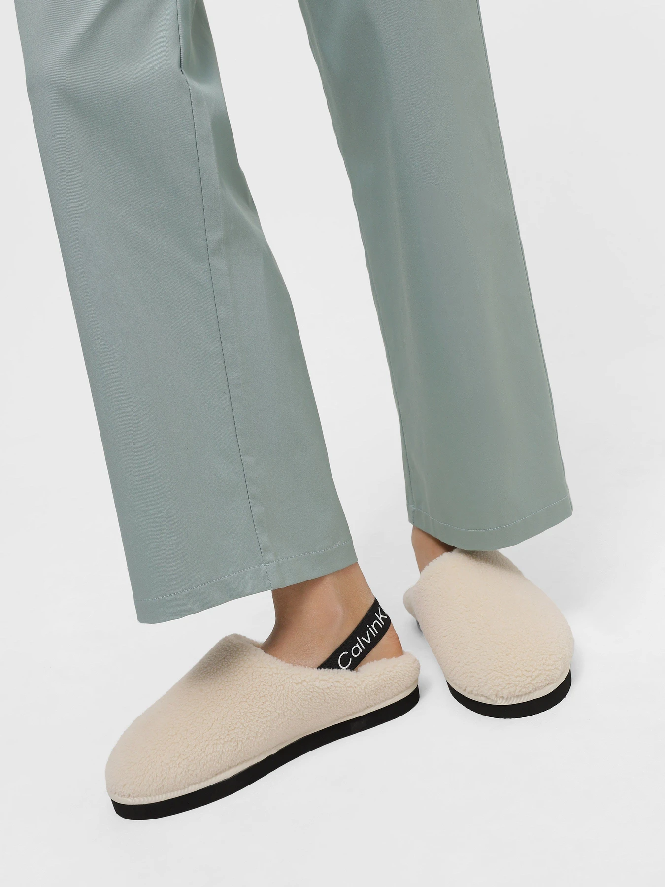 Тапки Calvin Klein Faux Shearling Slippers модель YW0YW01157-0LA Фото