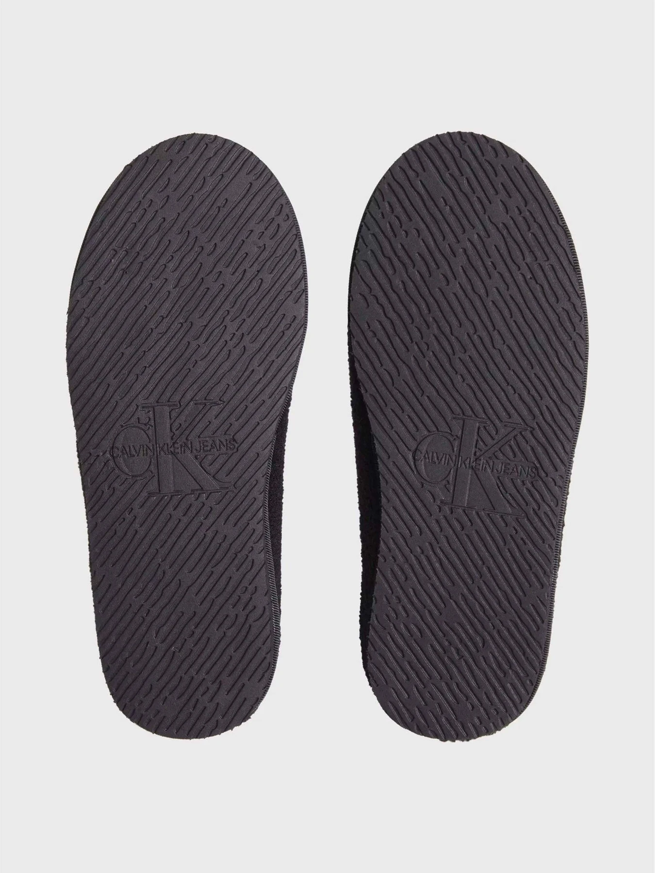 Тапки Calvin Klein Faux Shearling Slippers модель YW0YW01157-BEH Тапки Calvin Klein Faux Shearling Slippers модель YW0YW01157-BEH Фото
