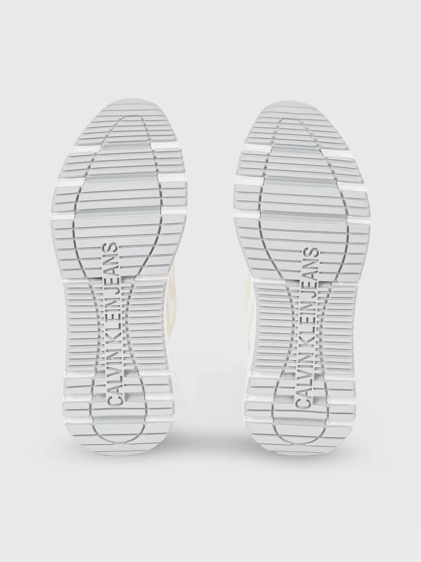 Кроссовки Calvin Klein Chunky Runner Low Lace Wn модель YW0YW01132-01T Кроссовки Calvin Klein Chunky Runner Low Lace Wn модель YW0YW01132-01T Фото