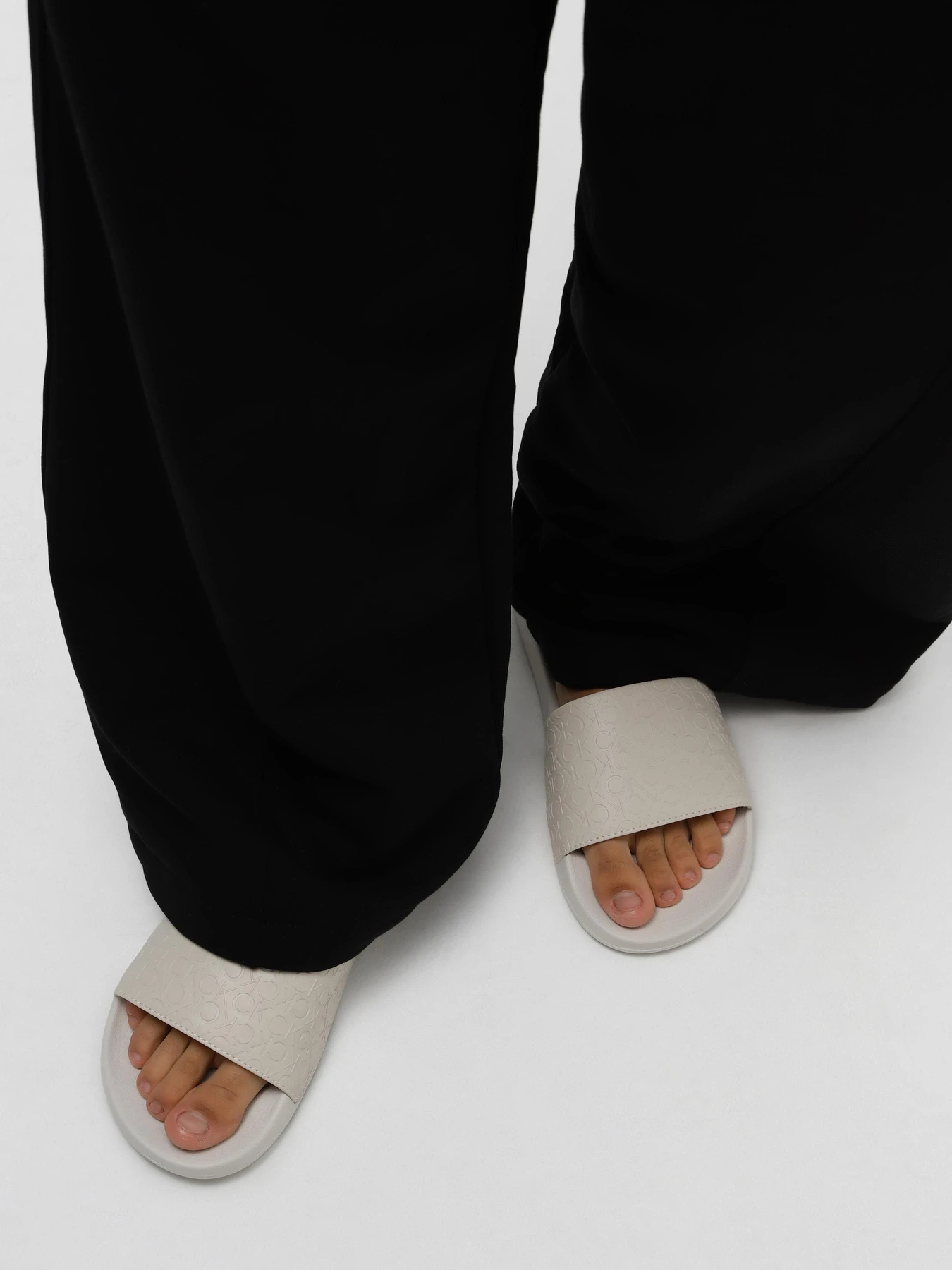 Шлёпанцы Calvin Klein Pool Slide - Mono модель HW0HW01624-ACG Фото