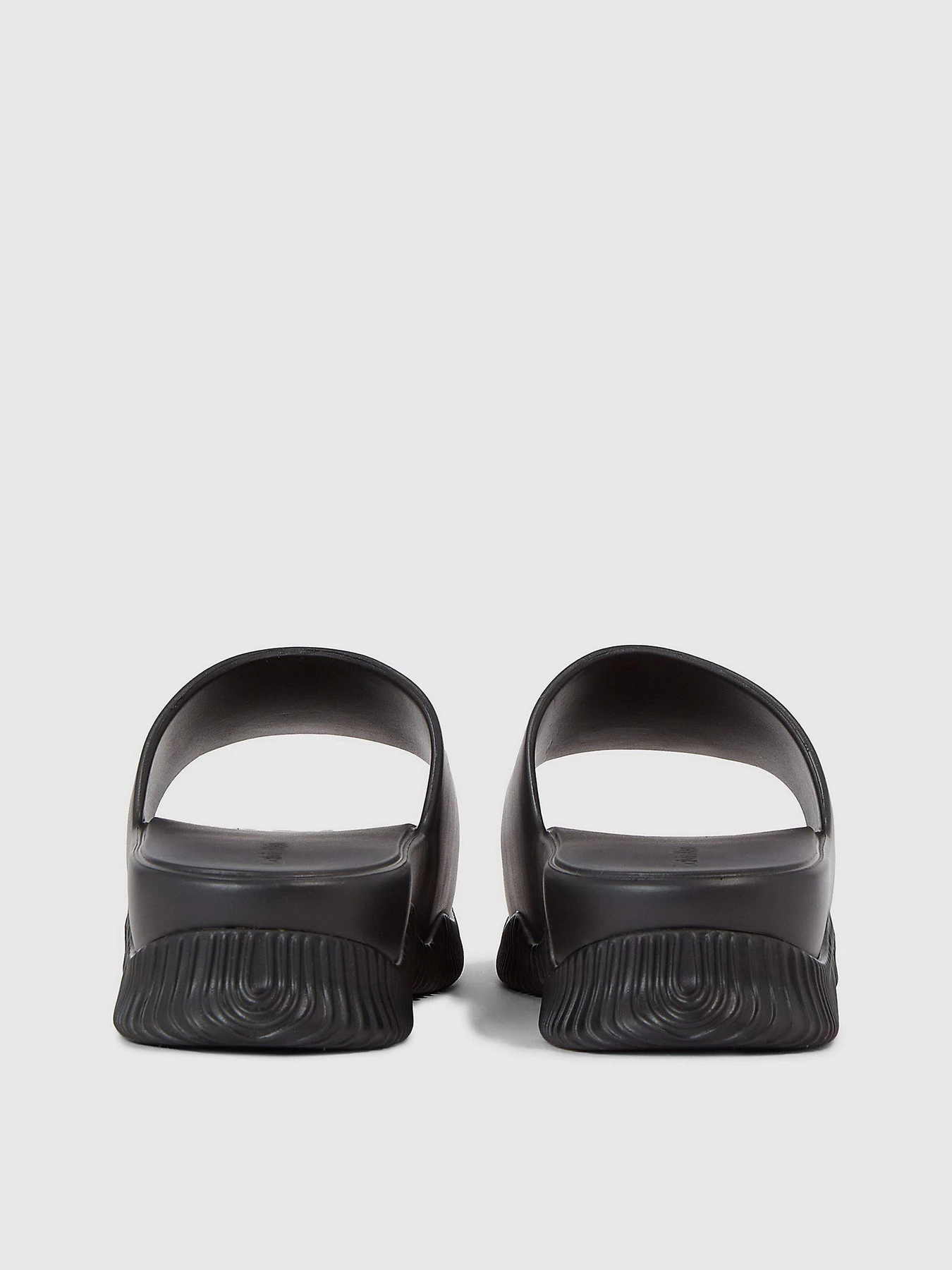 Шлёпанцы Calvin Klein Texture Hybrid Slide модель HW0HW01850-BEH Фото