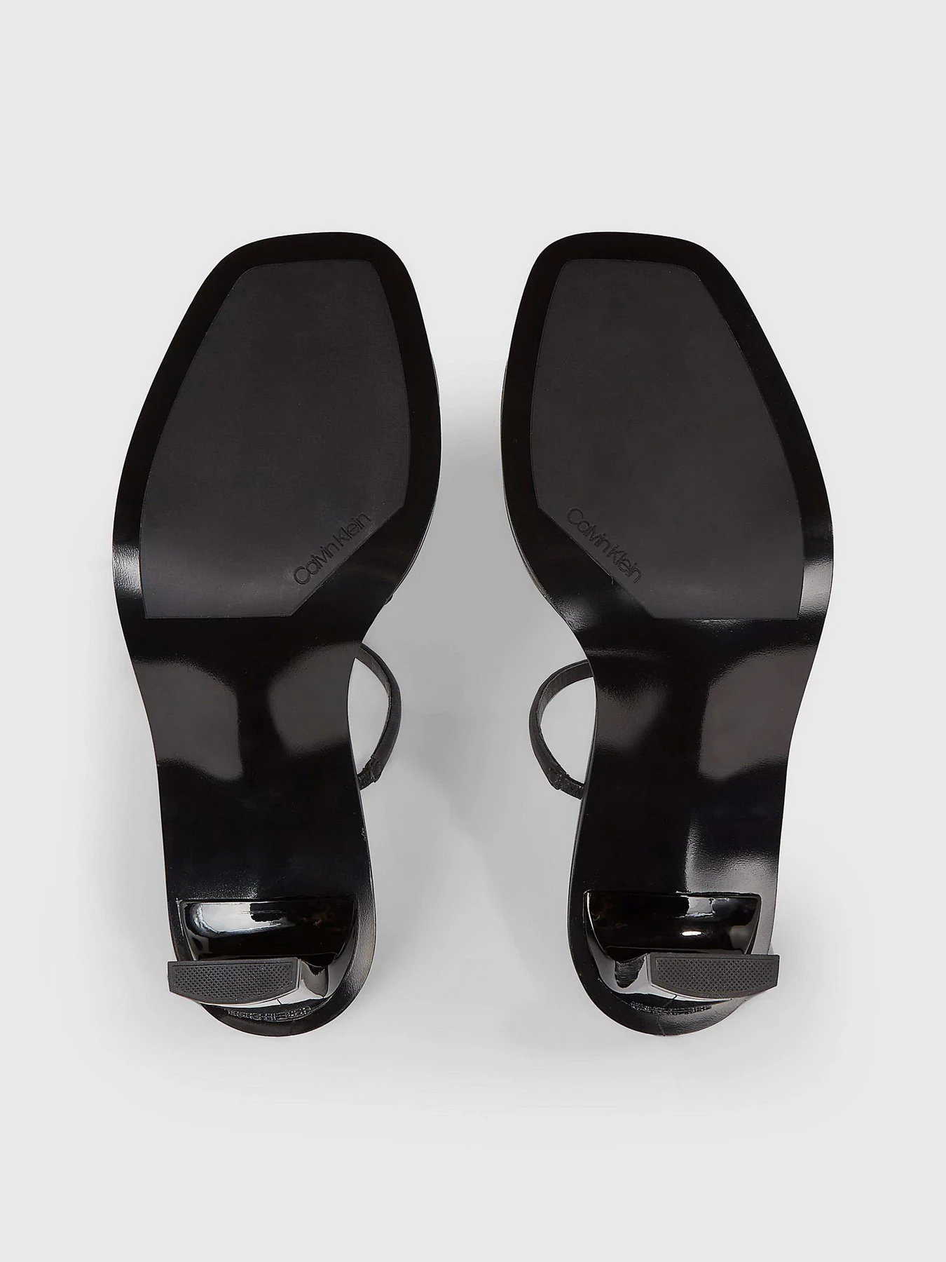 Шлёпанцы Calvin Klein Padded Curved Stil Slide 70 модель HW0HW01992-BEH Шлёпанцы Calvin Klein Padded Curved Stil Slide 70 модель HW0HW01992-BEH Фото