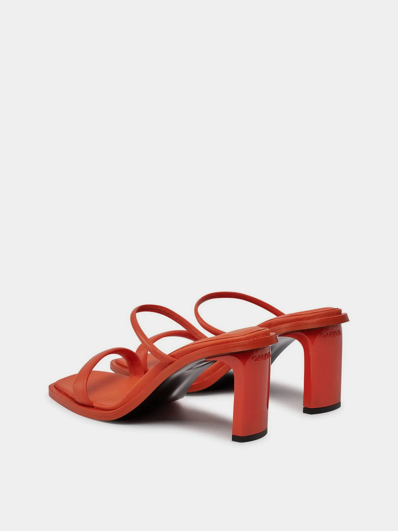 Шлёпанцы Calvin Klein Padded Curved Stil Slide модель HW0HW01992-XMU Шлёпанцы Calvin Klein Padded Curved Stil Slide модель HW0HW01992-XMU Фото