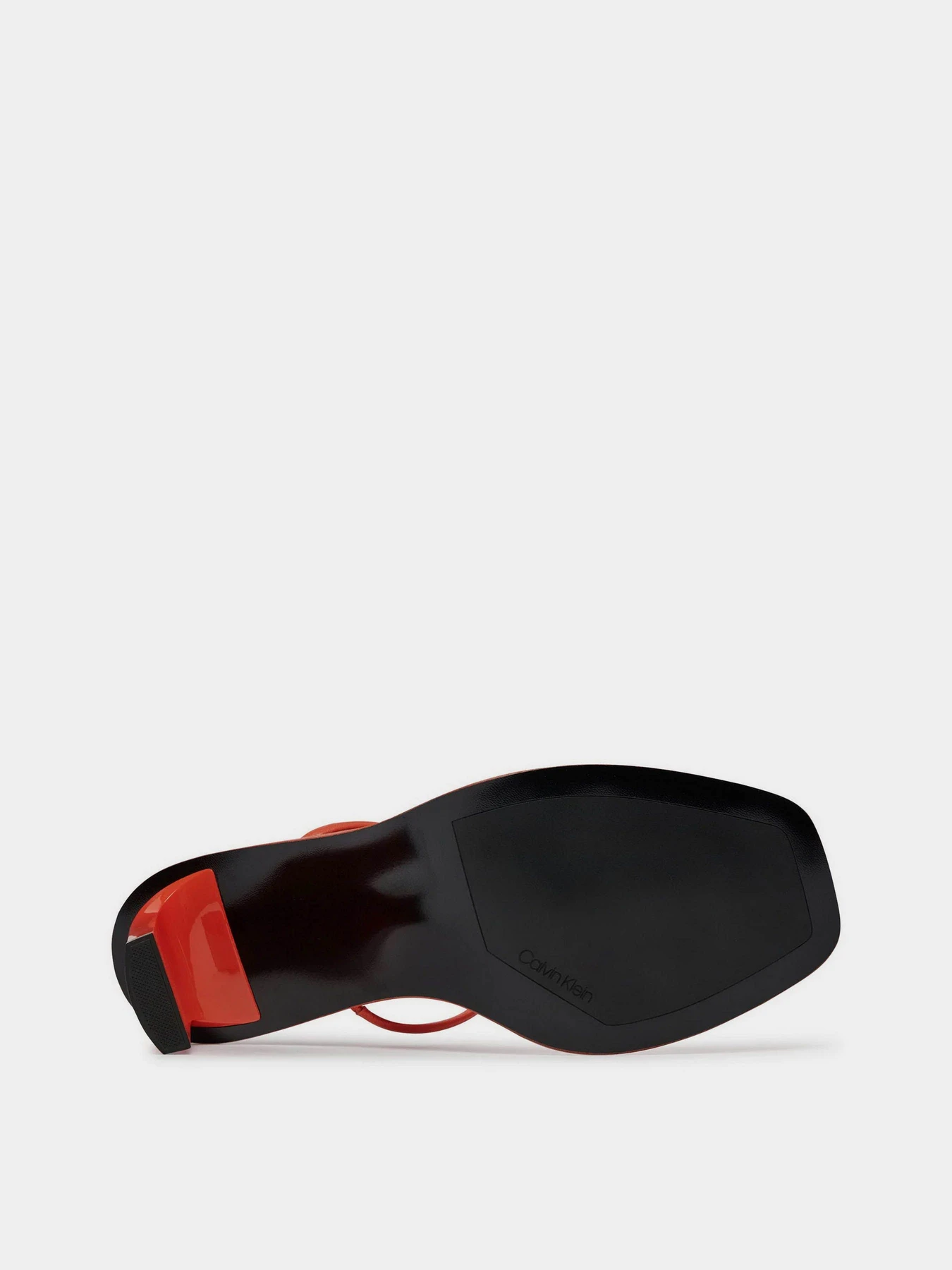 Шлёпанцы Calvin Klein Padded Curved Stil Slide модель HW0HW01992-XMU Шлёпанцы Calvin Klein Padded Curved Stil Slide модель HW0HW01992-XMU Фото