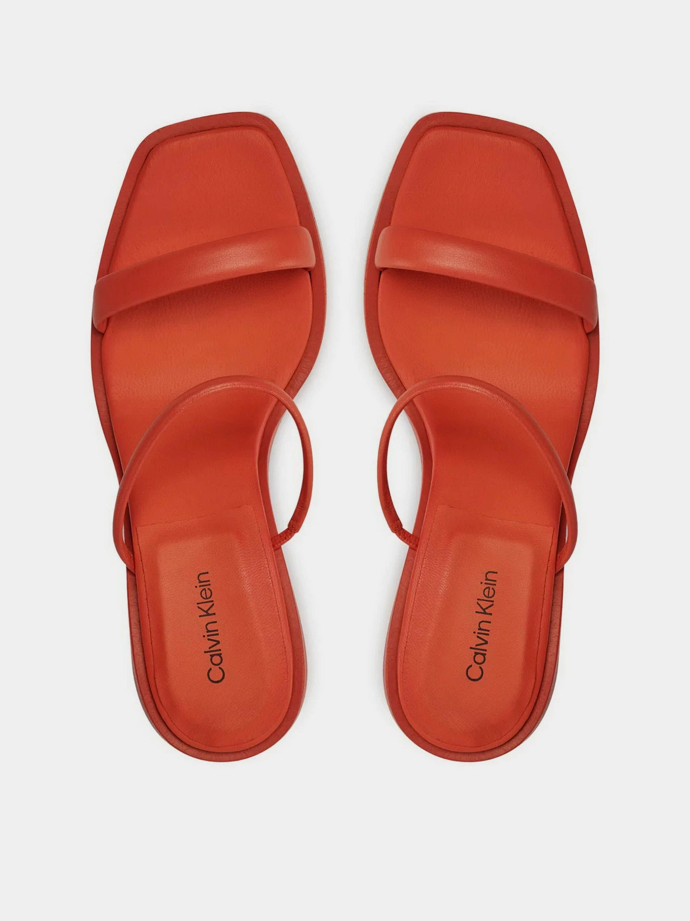 Шлёпанцы Calvin Klein Padded Curved Stil Slide модель HW0HW01992-XMU Шлёпанцы Calvin Klein Padded Curved Stil Slide модель HW0HW01992-XMU Фото