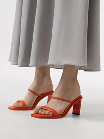 Шлёпанцы Calvin Klein Padded Curved Stil Slide модель HW0HW01992-XMU Фото