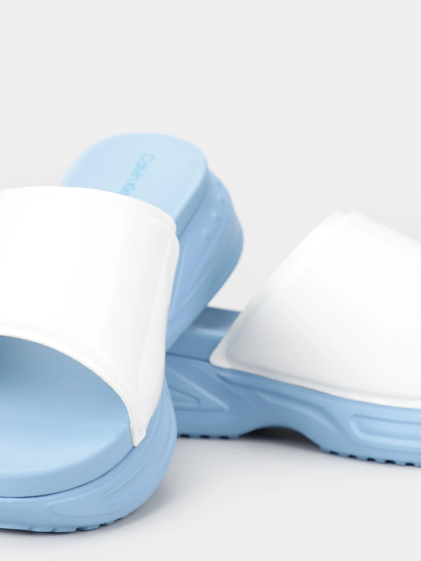 Шлёпанцы Calvin Klein Chunky модель YW0YW01404-0G2 Фото