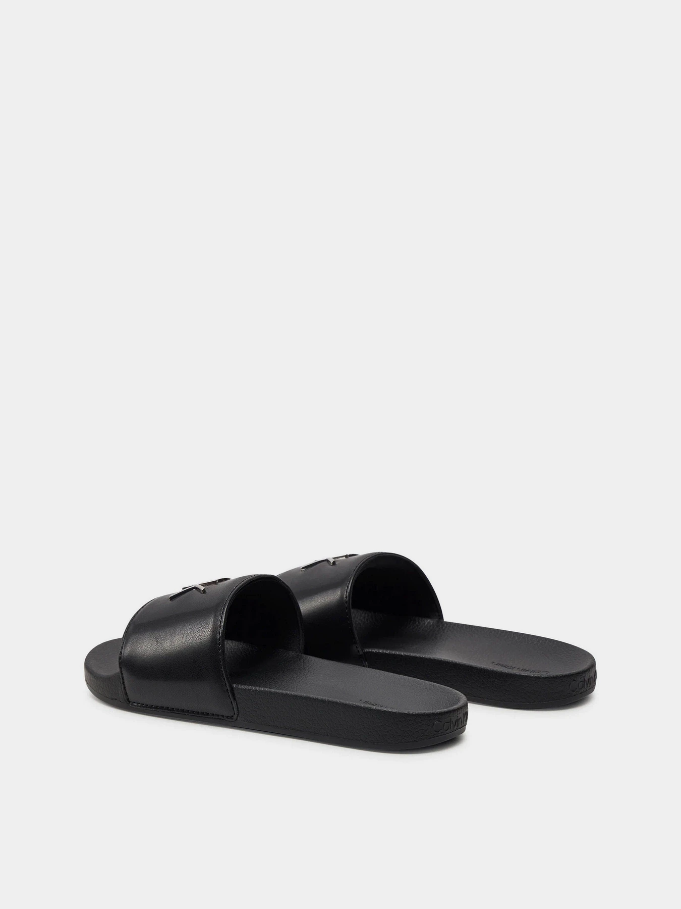 Шльопанці Calvin Klein Pool Slide W/Hw модель HW0HW01509-0GS Шльопанці Calvin Klein Pool Slide W/Hw модель HW0HW01509-0GS Фото
